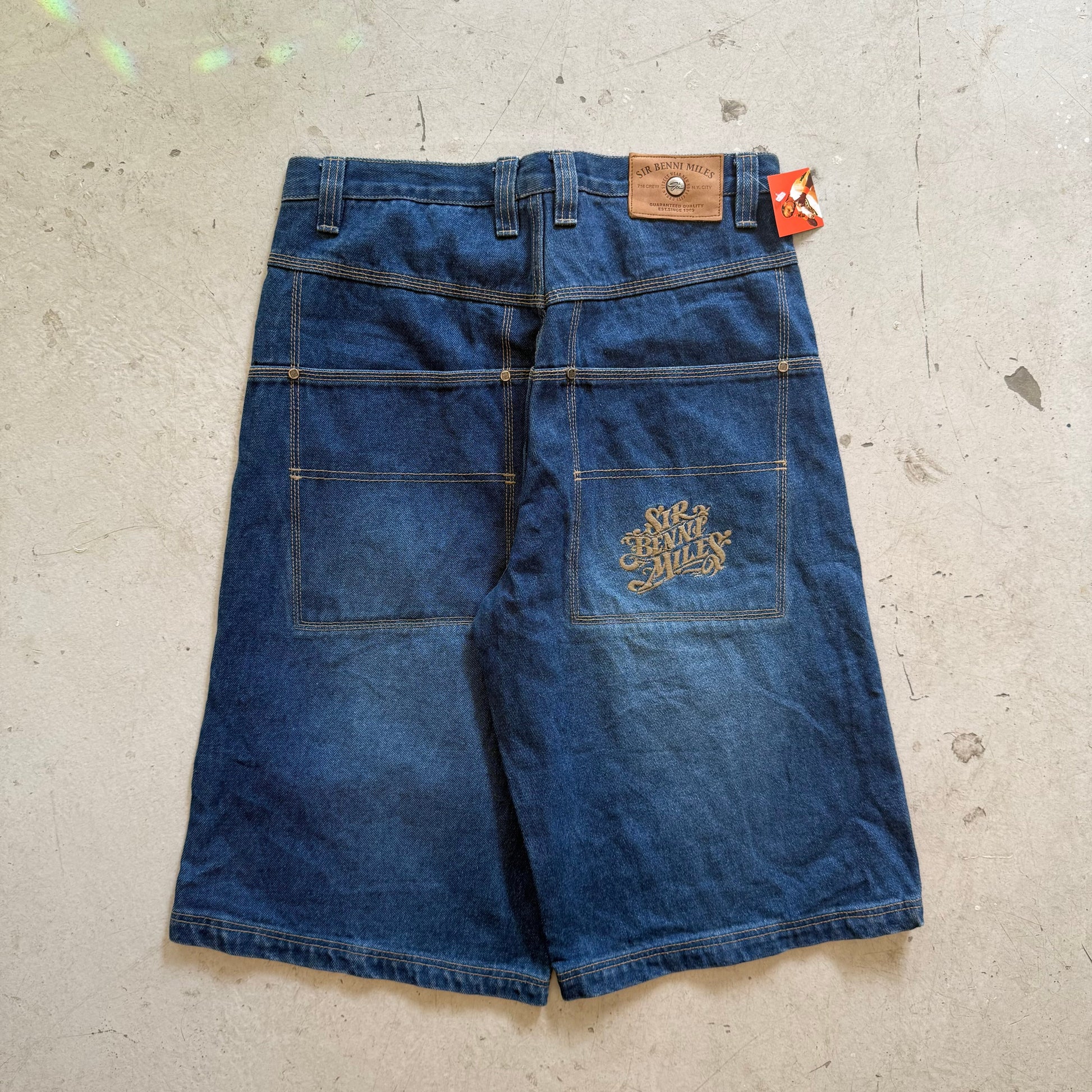 W32: Vintage denim jorts – loose fit workwear shorts - Re:Junk Vintage