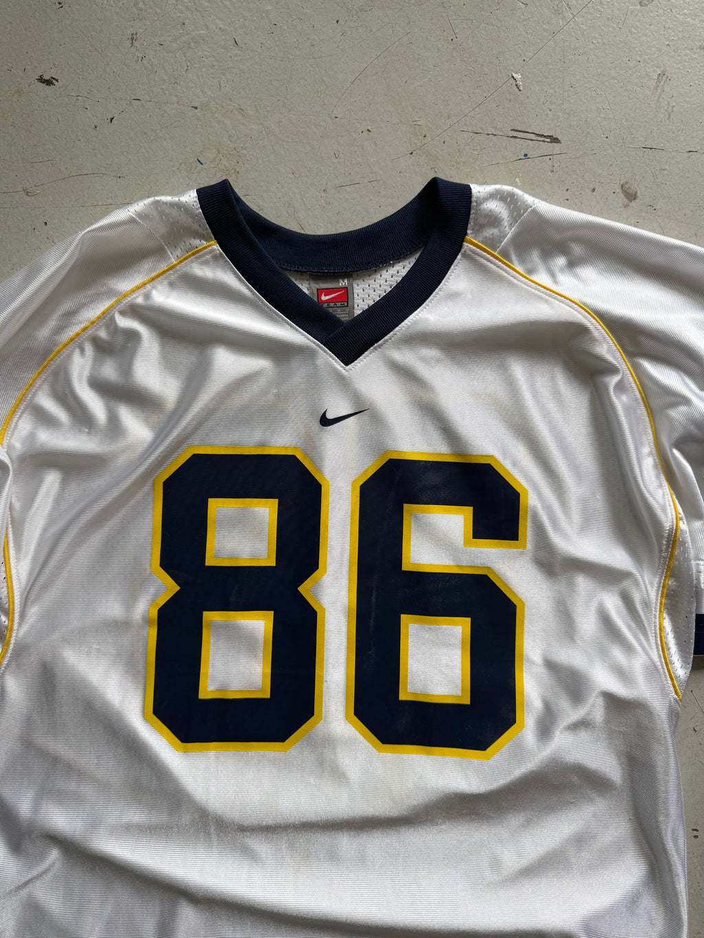 Nike Team | football jersey nr. 86 | hvid/navy/gul | M