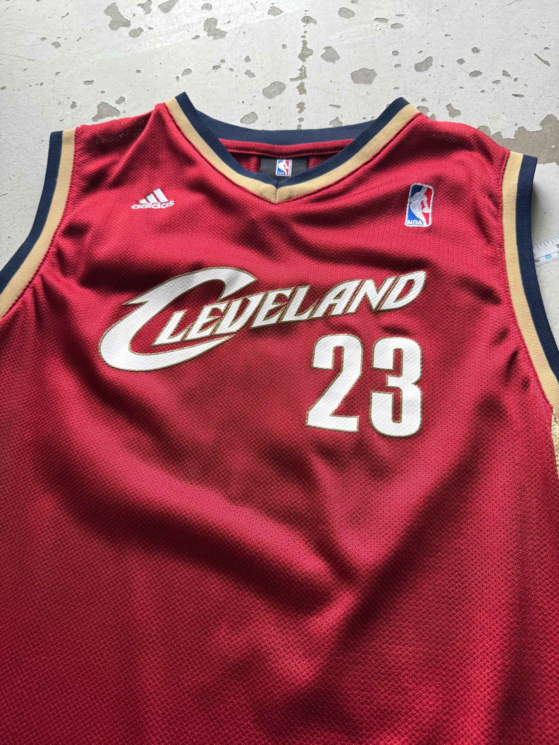 Cleveland Cavaliers |  LeBron James #23 | rød | Small