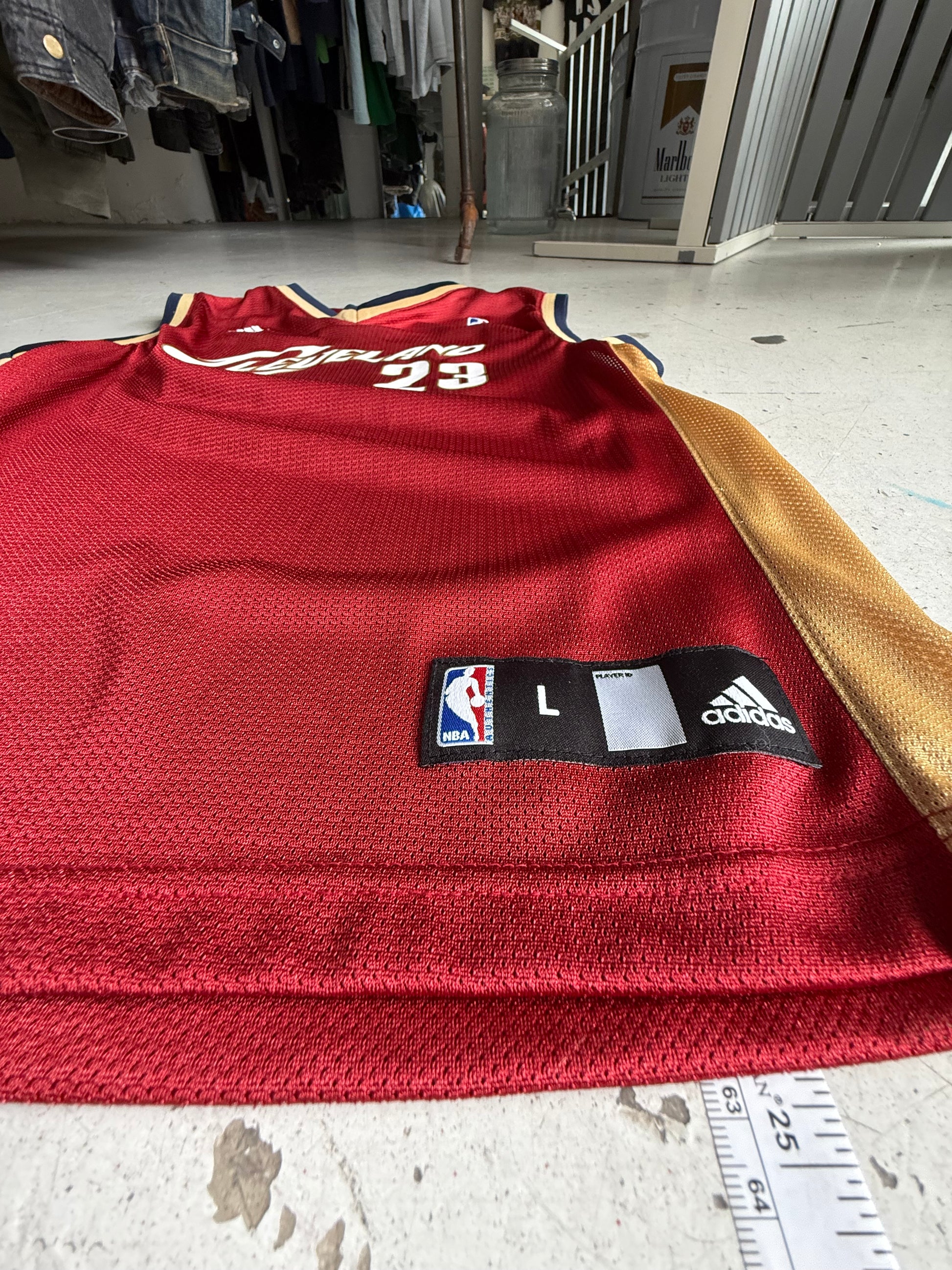 Cleveland Cavaliers |  LeBron James #23 | rød | Small
