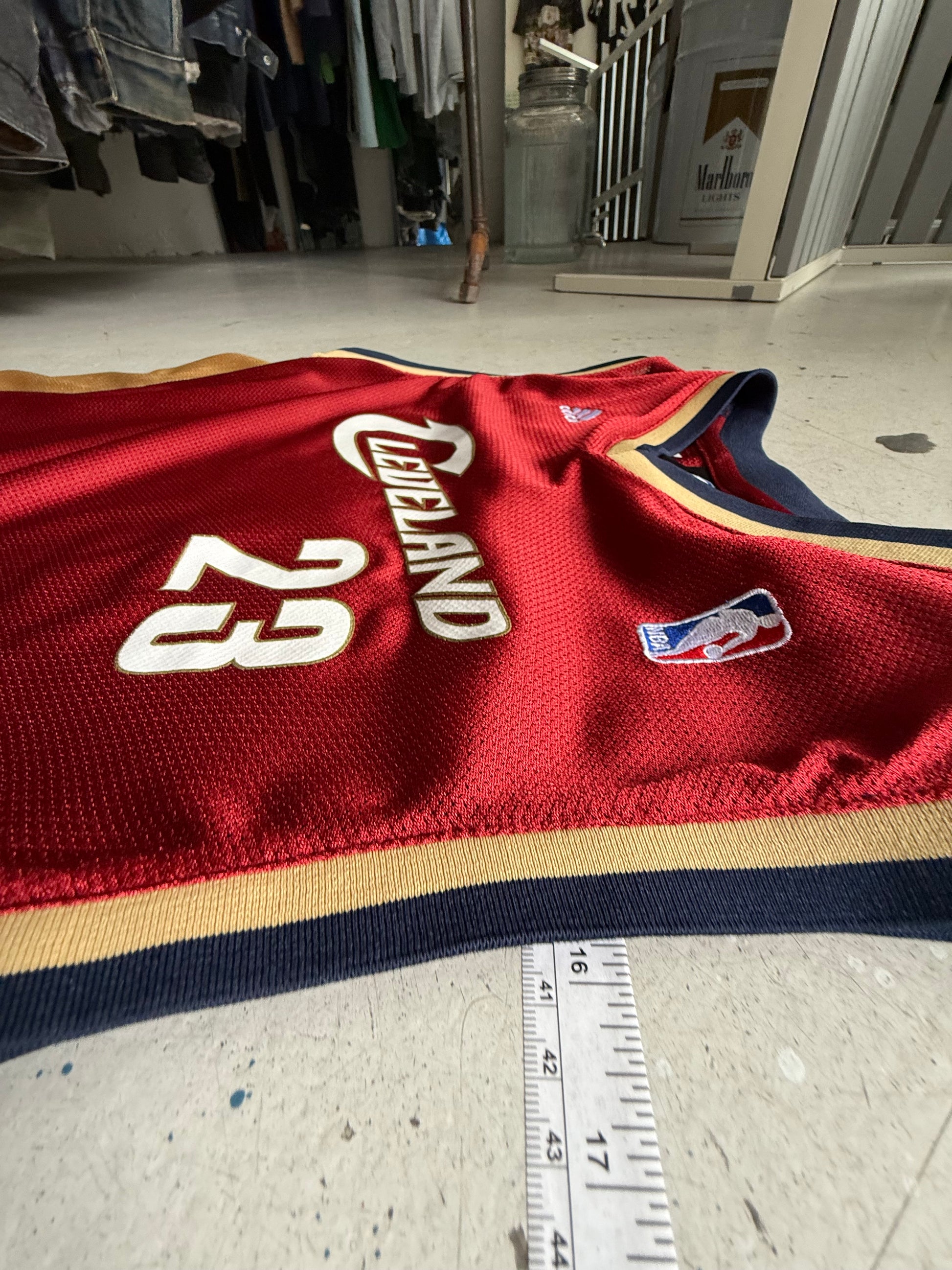 Cleveland Cavaliers |  LeBron James #23 | rød | Small