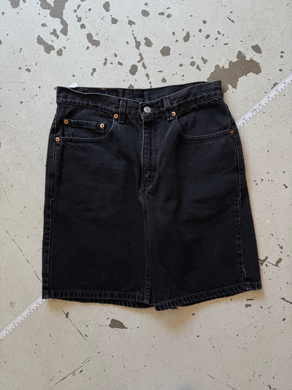 Levi’s 550 | denim shorts | sort | W31