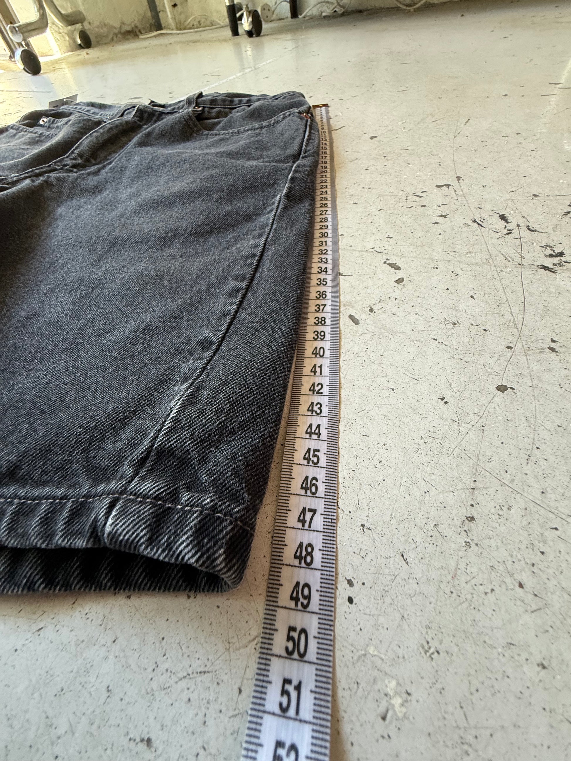Levi’s 550 | denim shorts | sort | W31