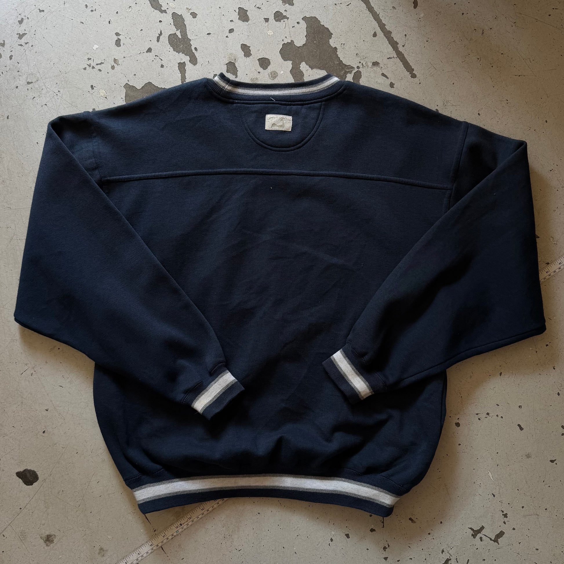 00's  | crewneck | navy | L