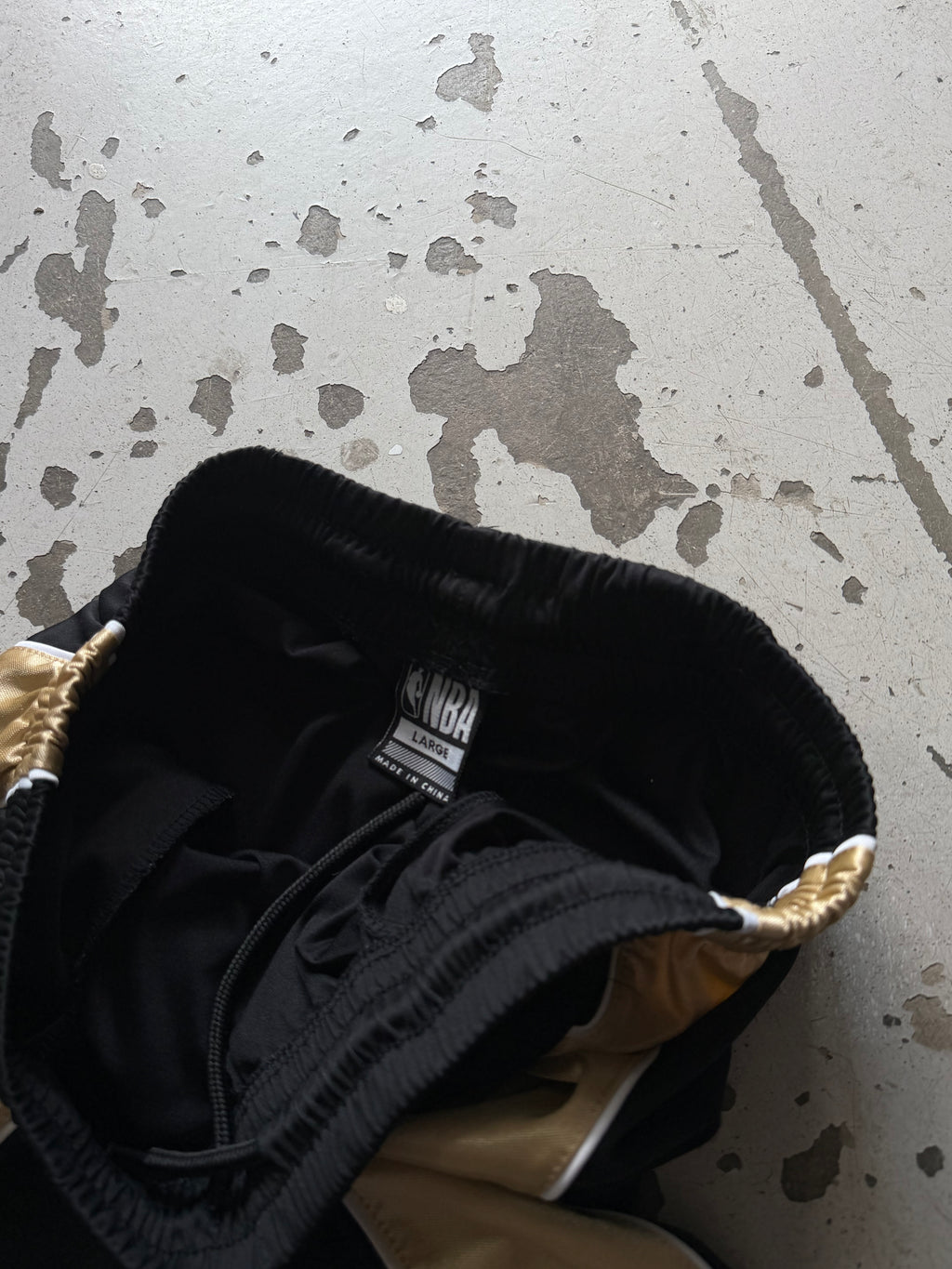 NBA | Basketball shorts | Sort/Guld | L