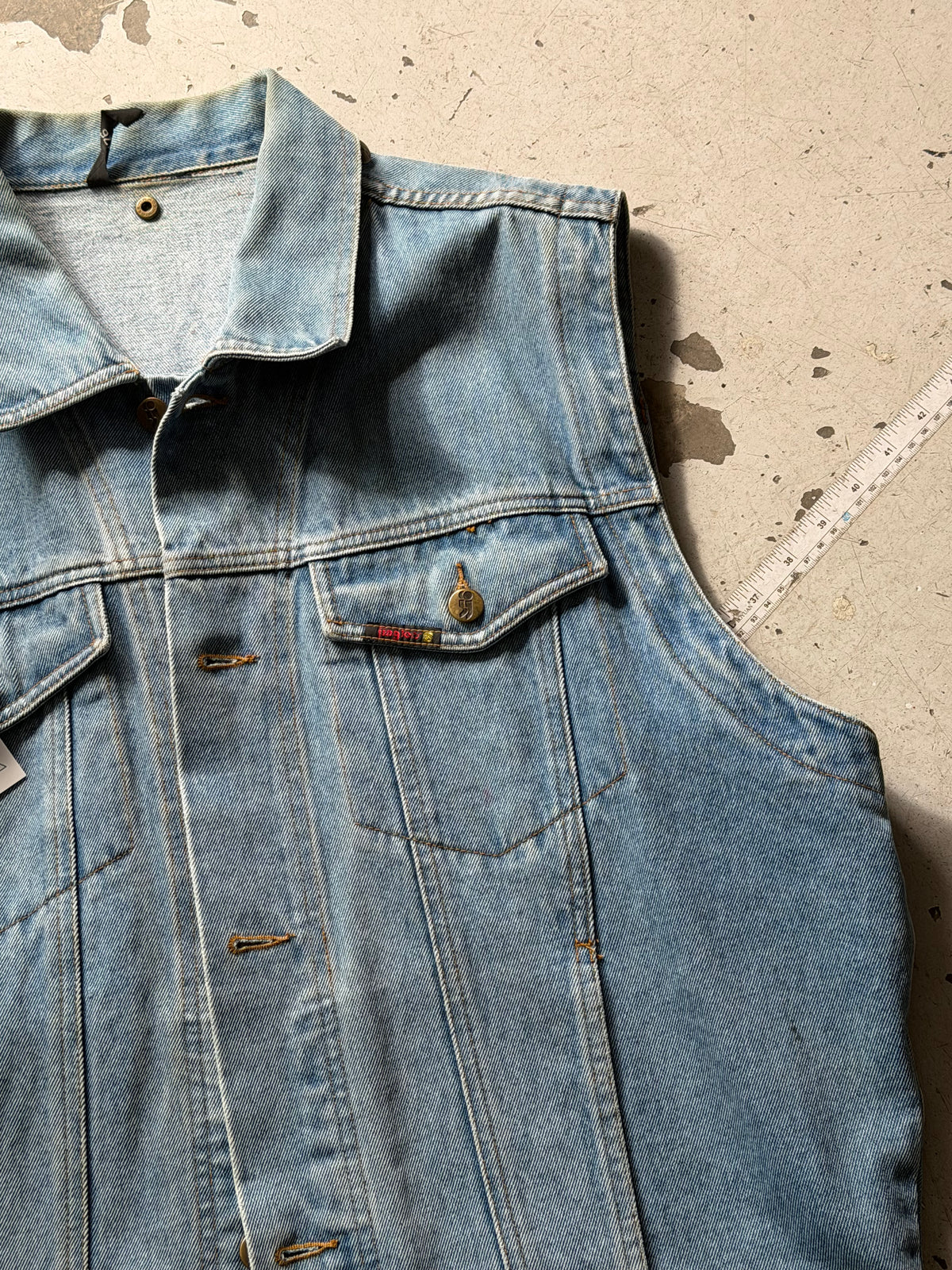 Vintage Vest | Denim med broderi | lyseblå | M