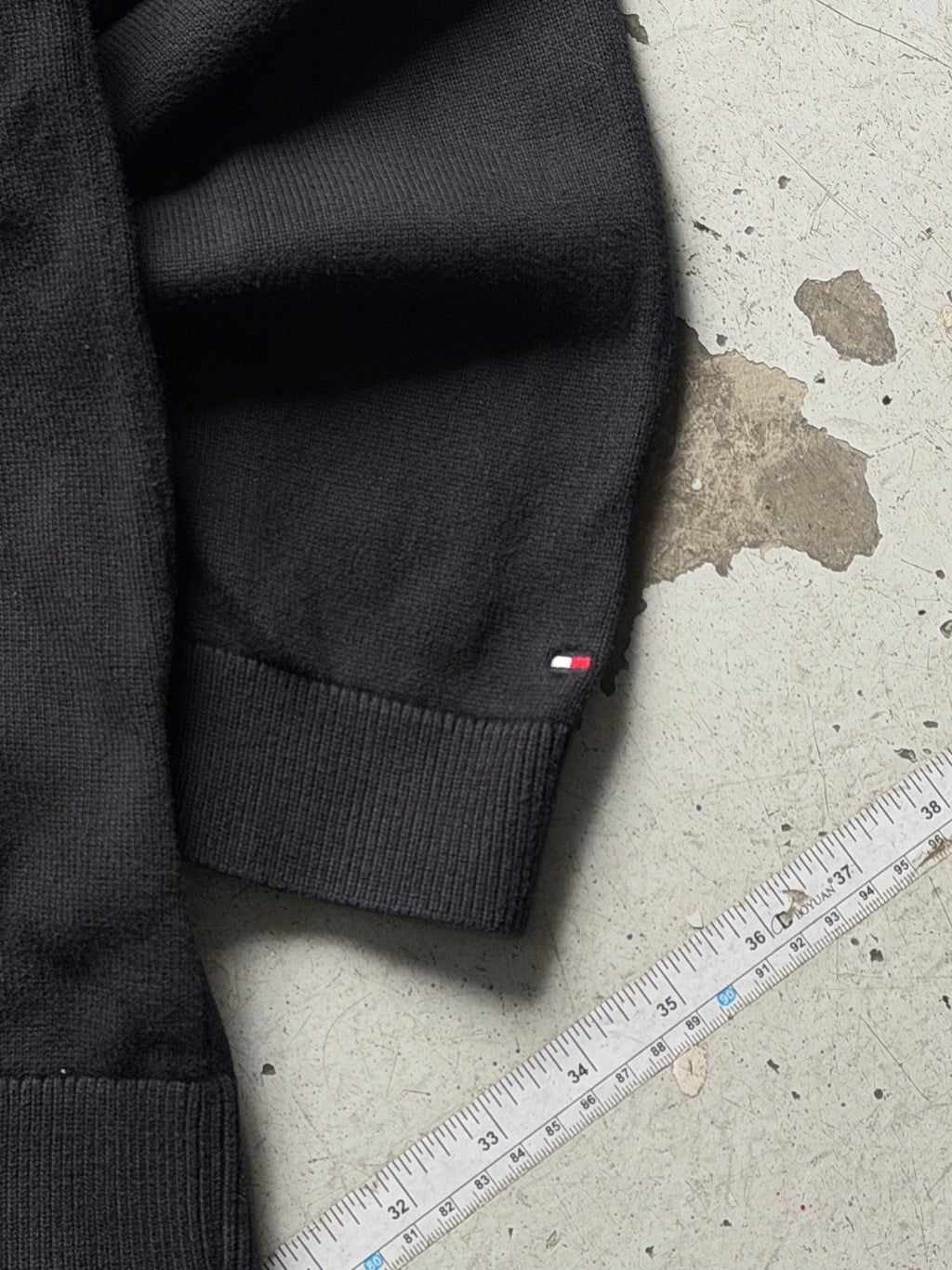 Tommy Hilfiger | Logo Crewneck Sweatshirt | sort | M