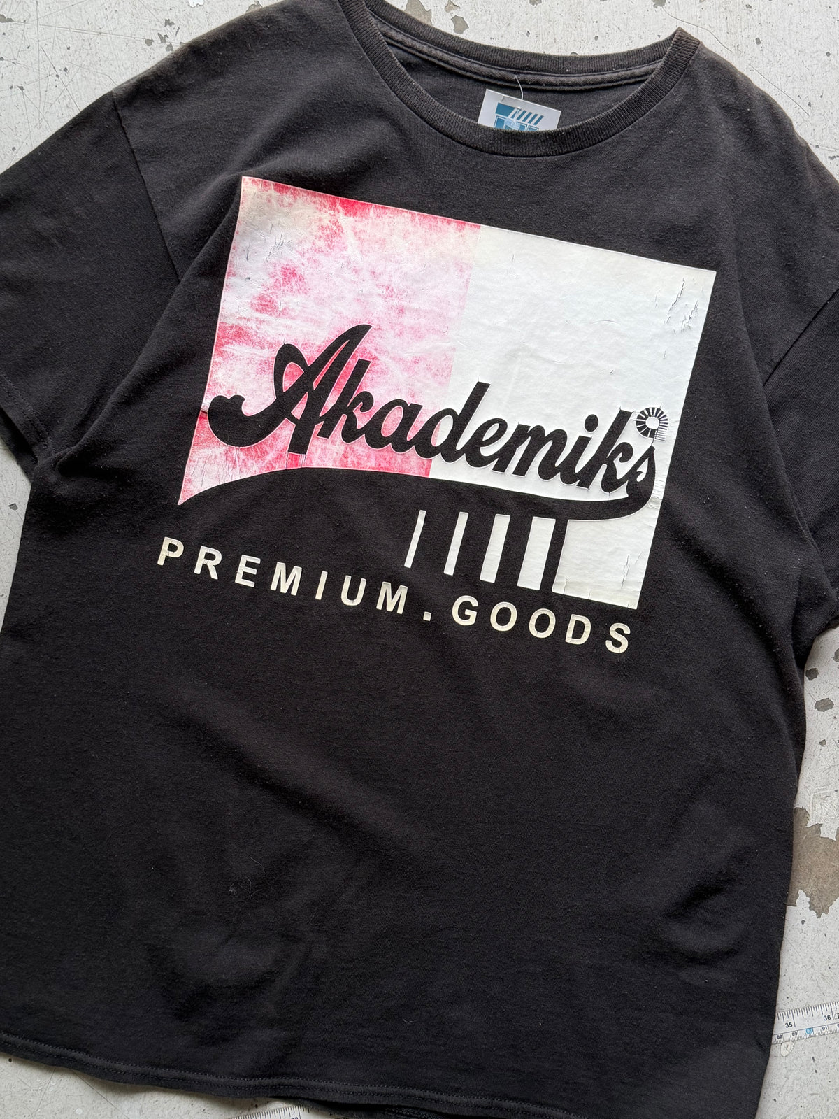 Akademiks | graphic T-shirt | sort| M