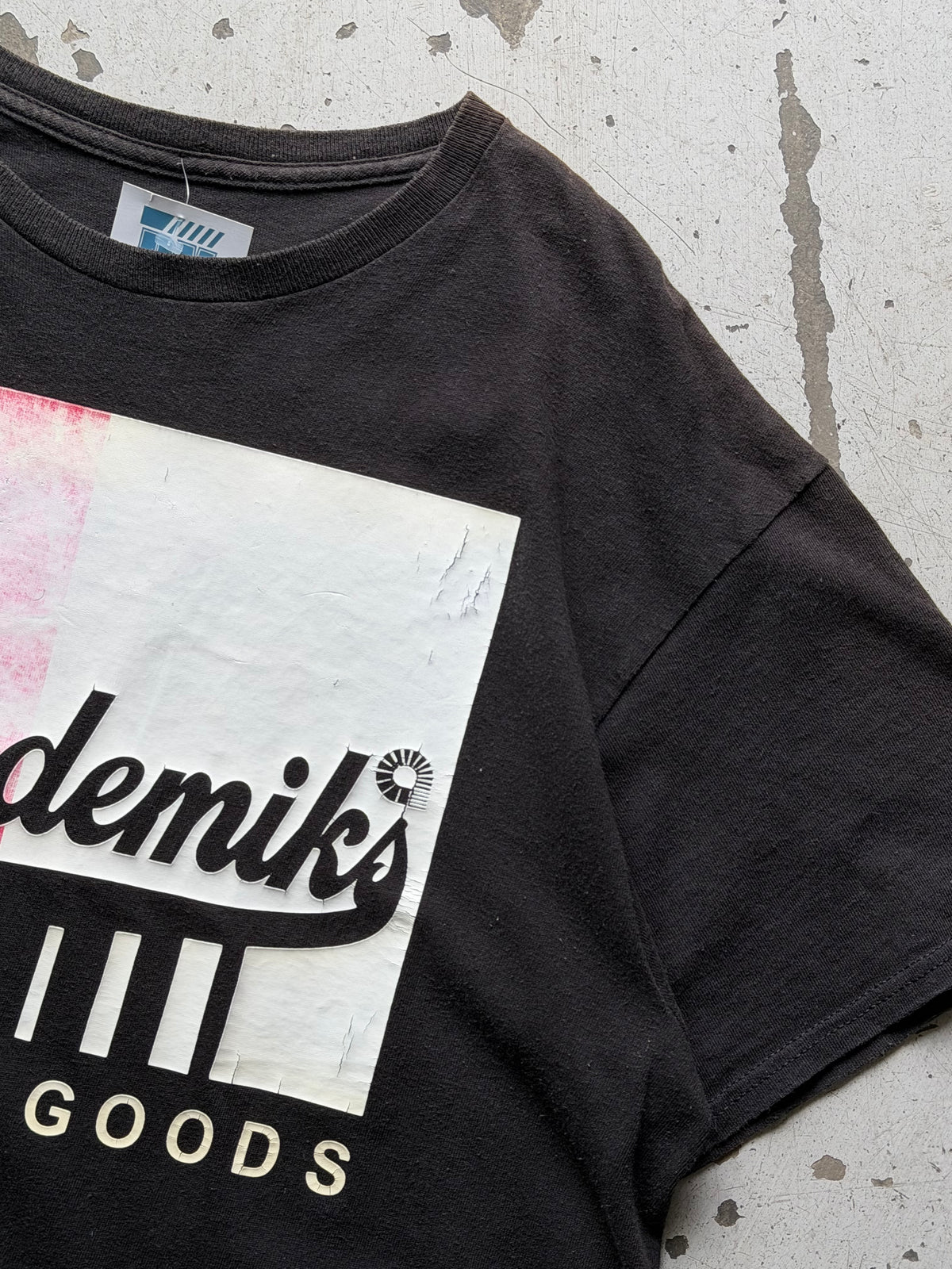 Akademiks | graphic T-shirt | sort| M