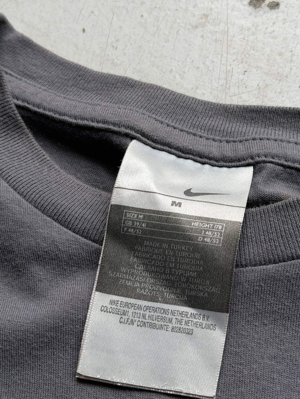 Nike | Graphic T-shirt | Grå | M