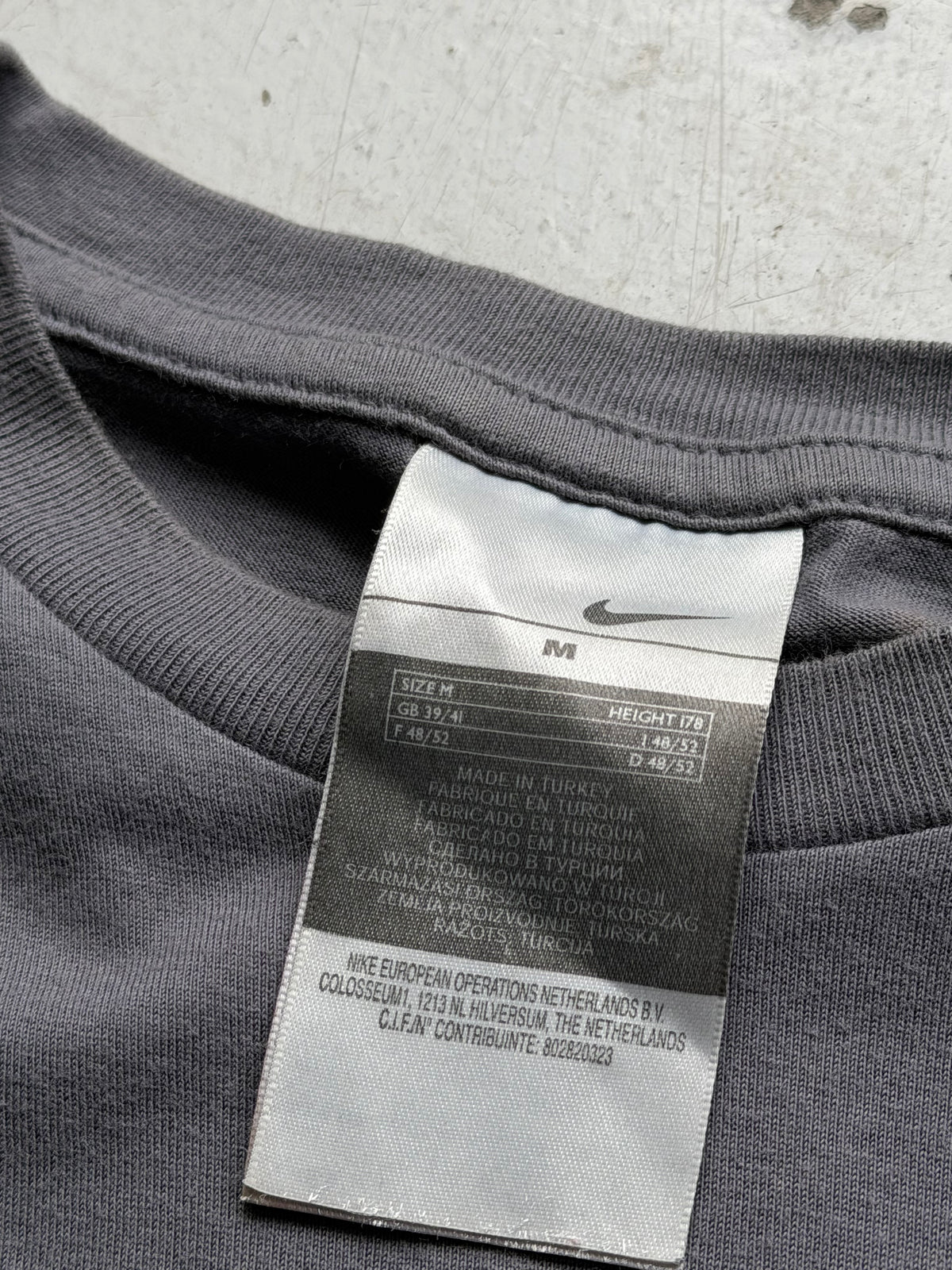 Nike | Graphic T-shirt | Grå | M