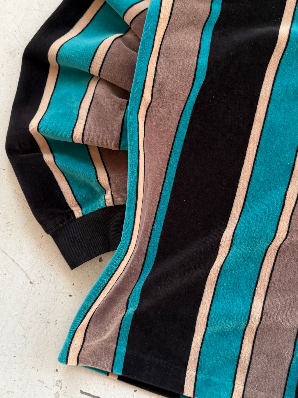 Stüssy | Stribet Zip-Up Polo | Sort / Turkis / Brun | M
