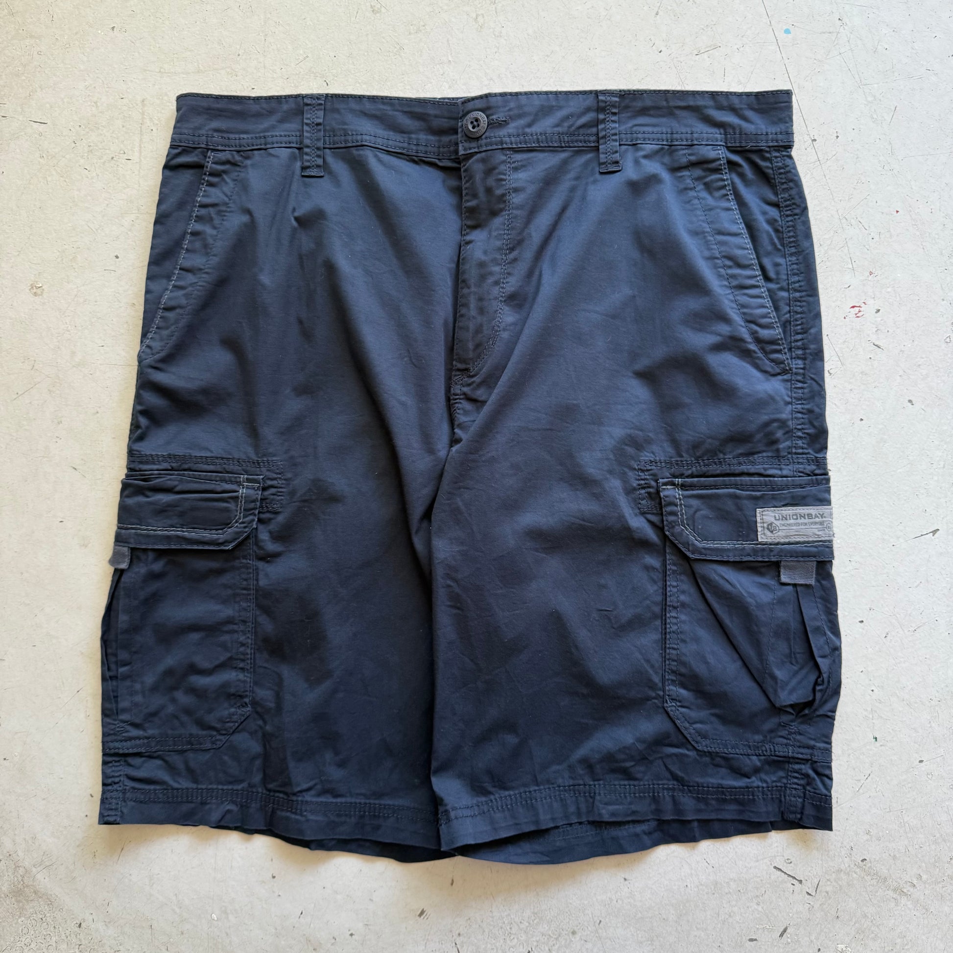 W38 | cargo shorts | Navy|