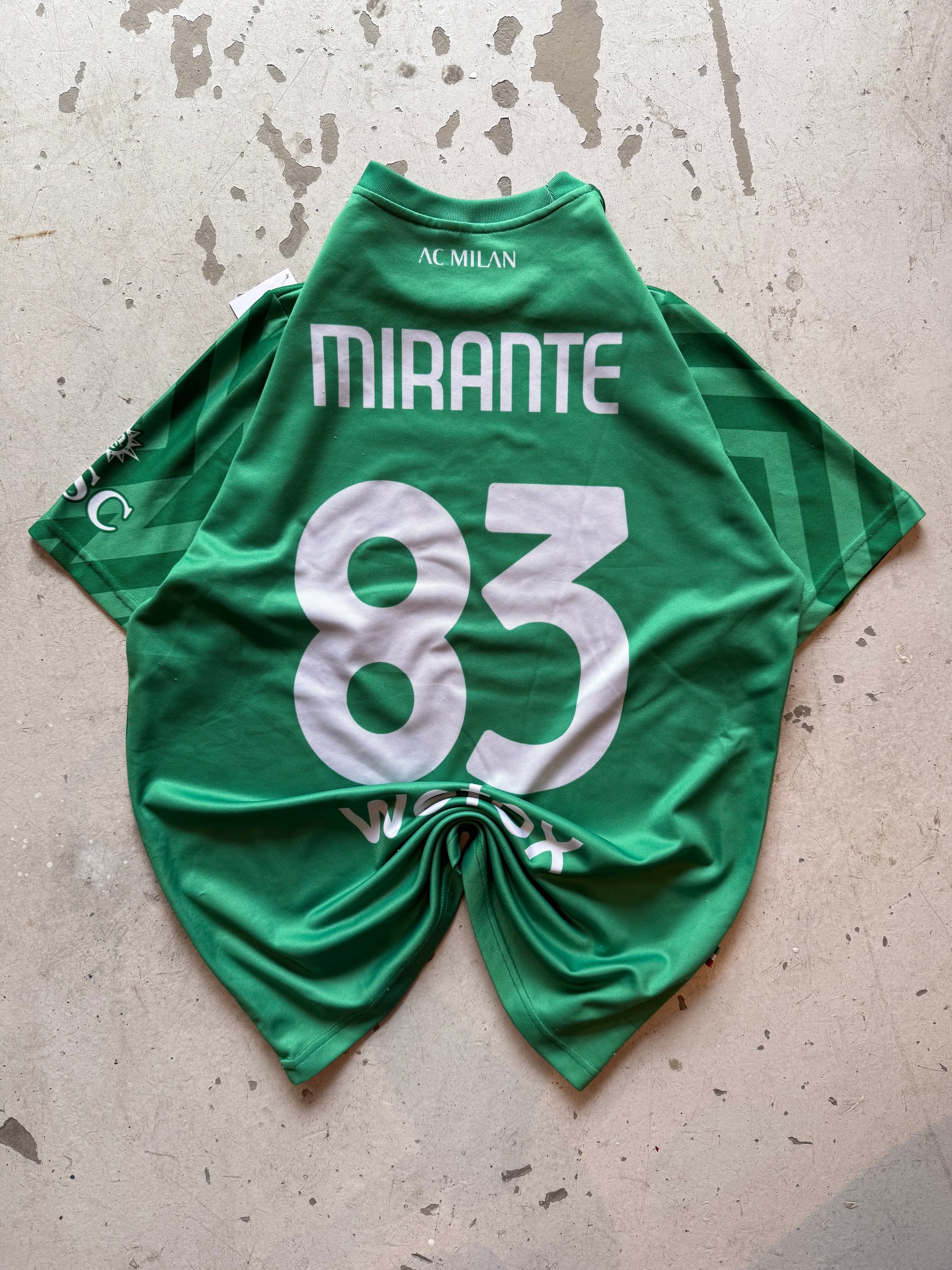 AC Milan Secondhand Fodboldtrøje – Replica 2022/2023 - Medium - Re:Junk Vintage
