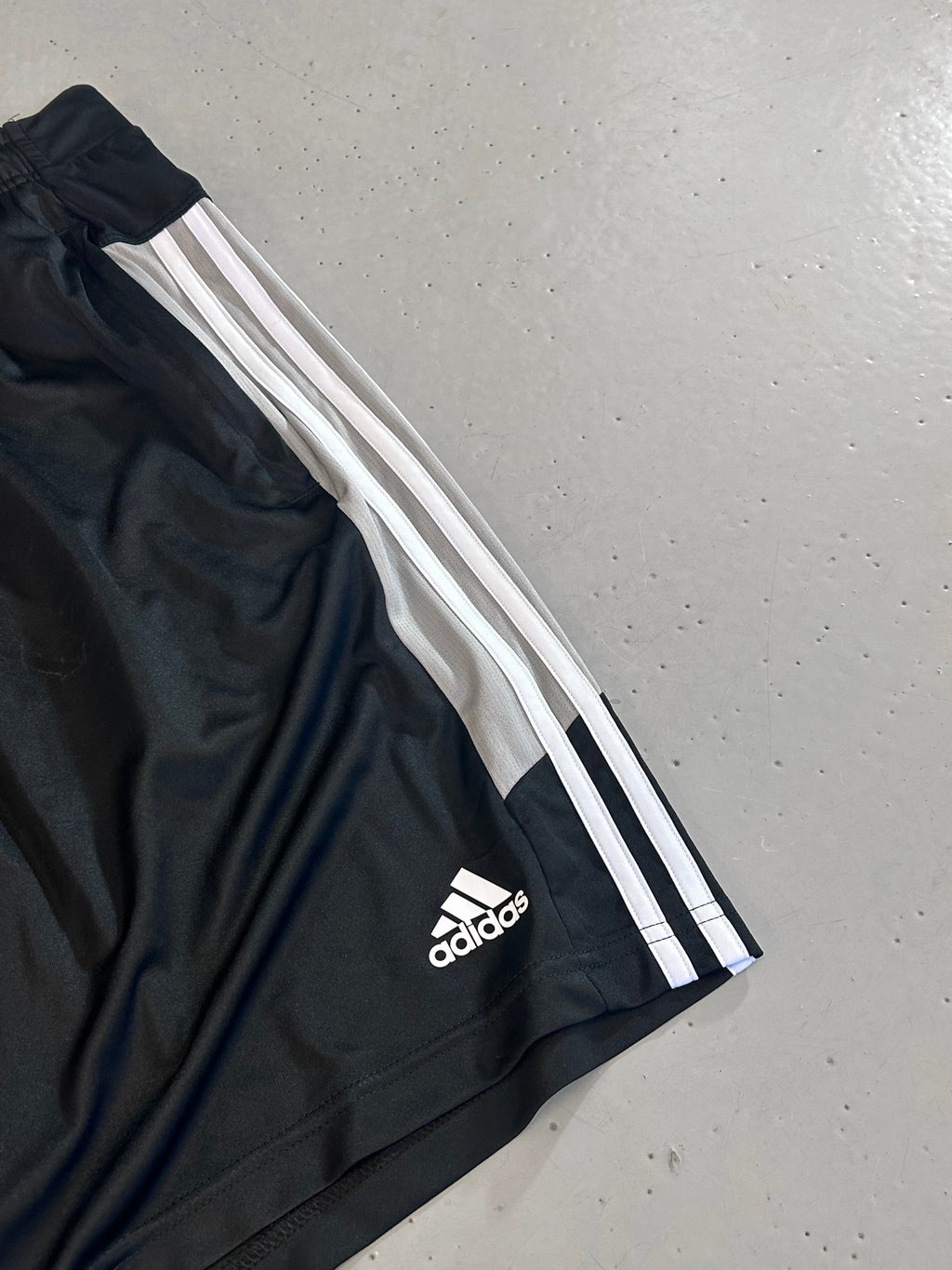 Adidas Basket Shorts - XL - Re:Junk Vintage