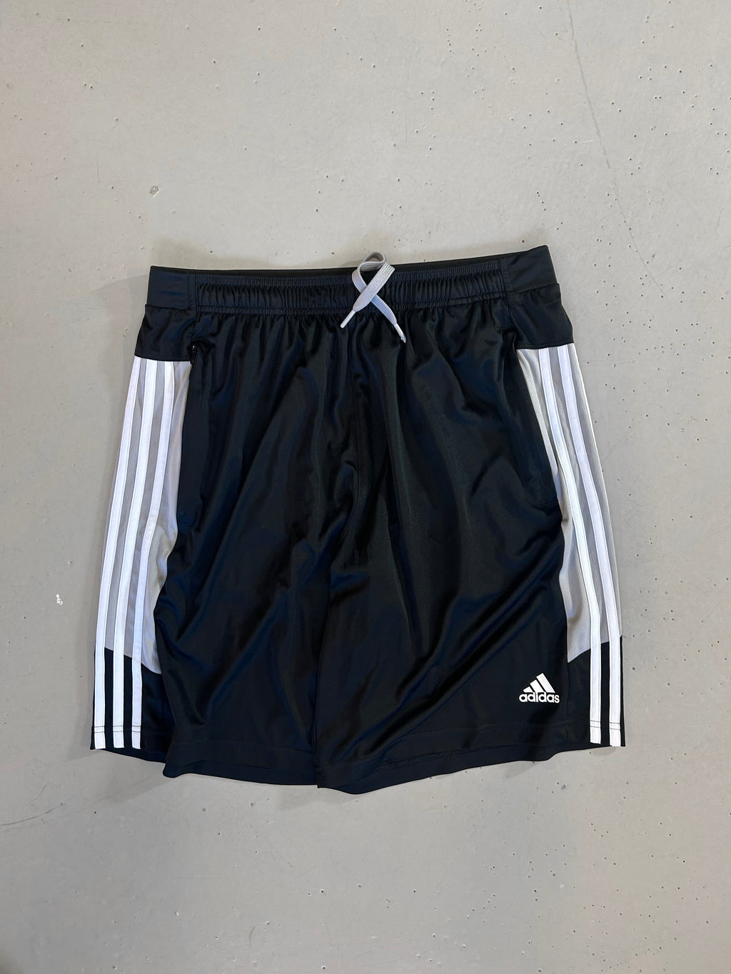 Adidas Basket Shorts - XL - Re:Junk Vintage