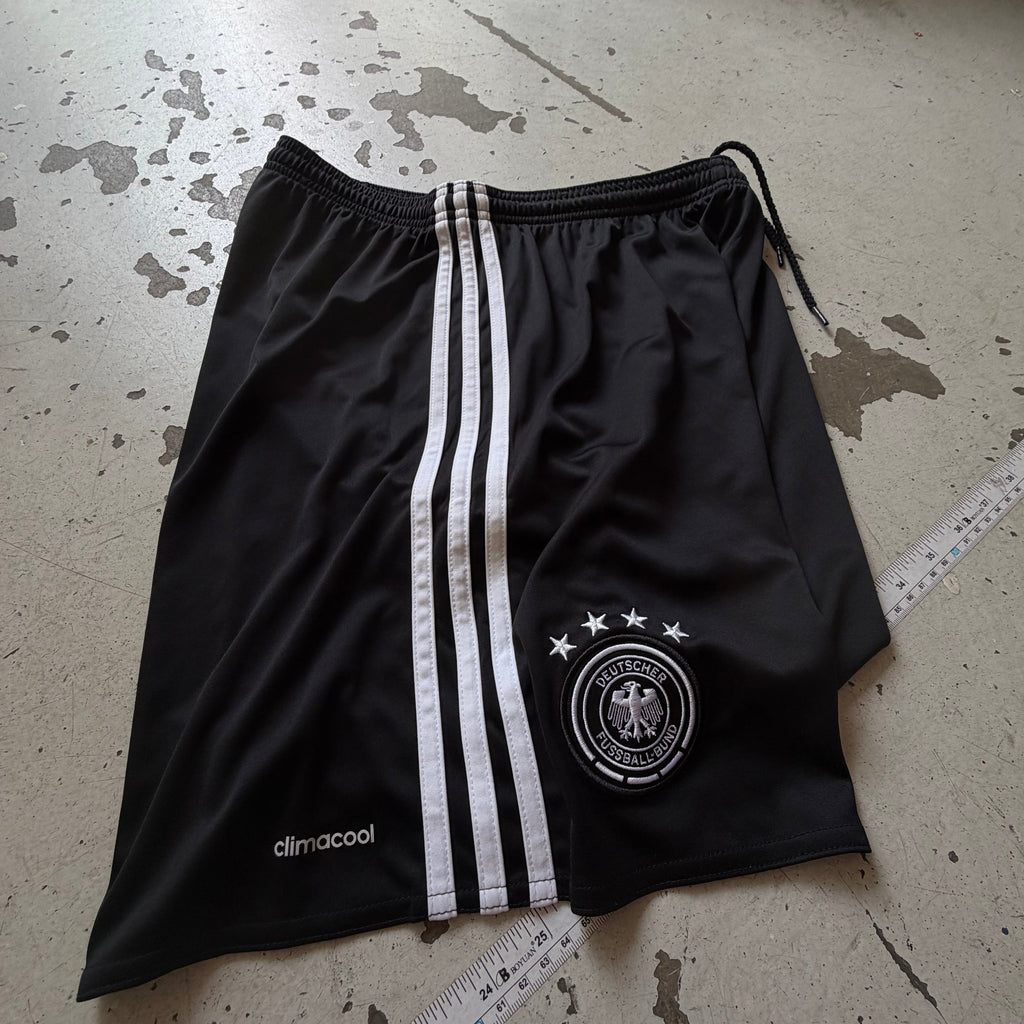 Adidas | DFB Tyskland shorts | sort | Medium - Re:Junk Vintage
