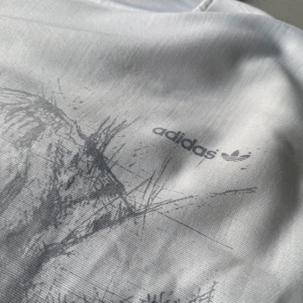 Adidas sweatshirt – vintage hvid grafisk print crewneck (Medium) - Re:Junk Vintage