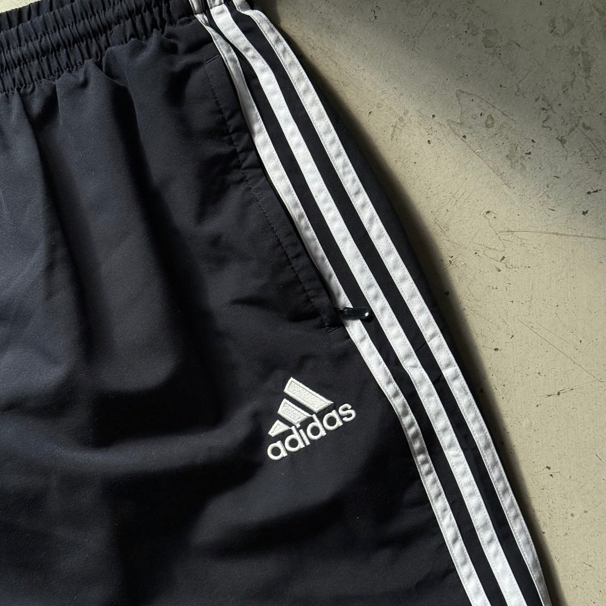 Adidas x Real Madrid | trackpants | sort/hvid | L - Re:Junk Vintage
