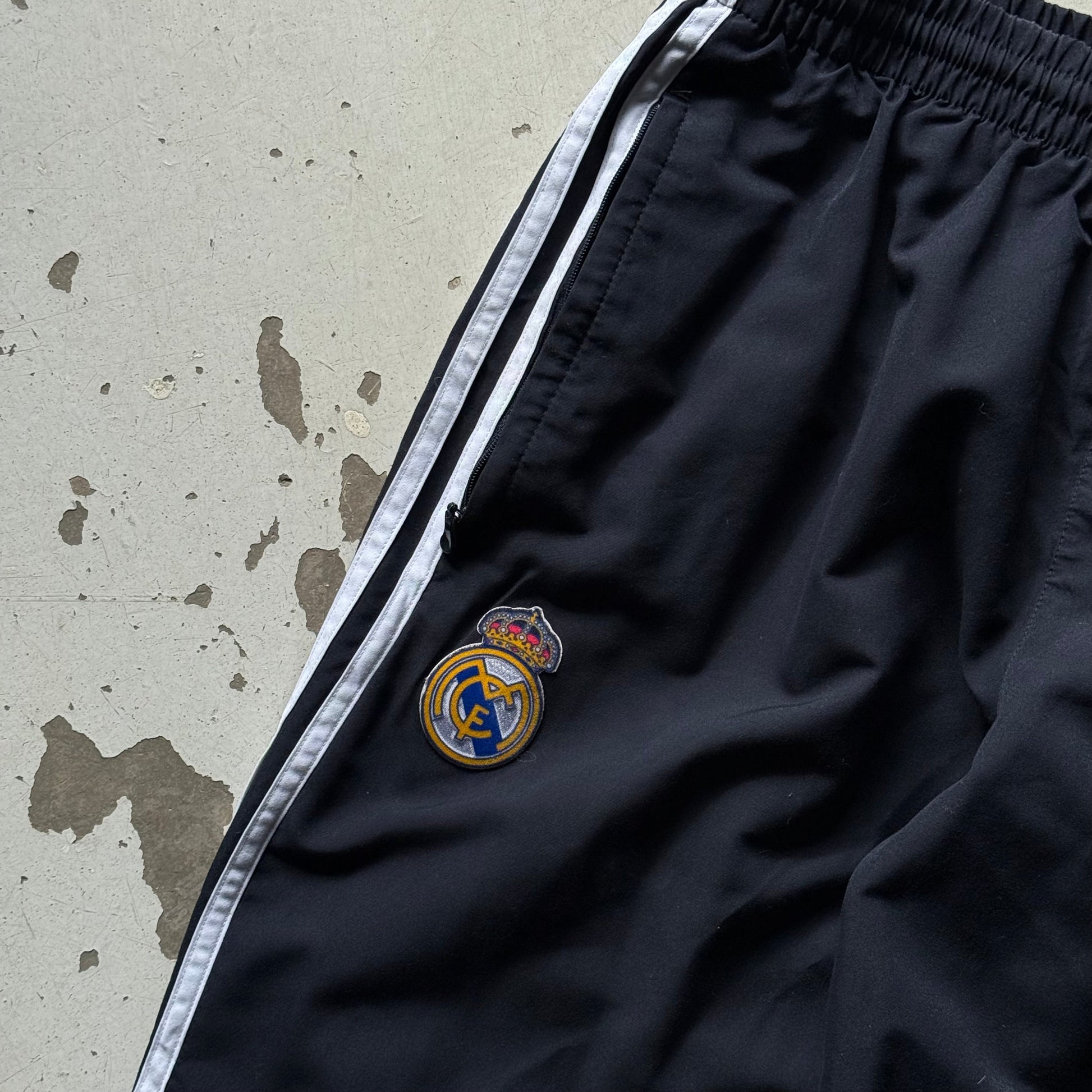 Adidas x Real Madrid | trackpants | sort/hvid | L - Re:Junk Vintage