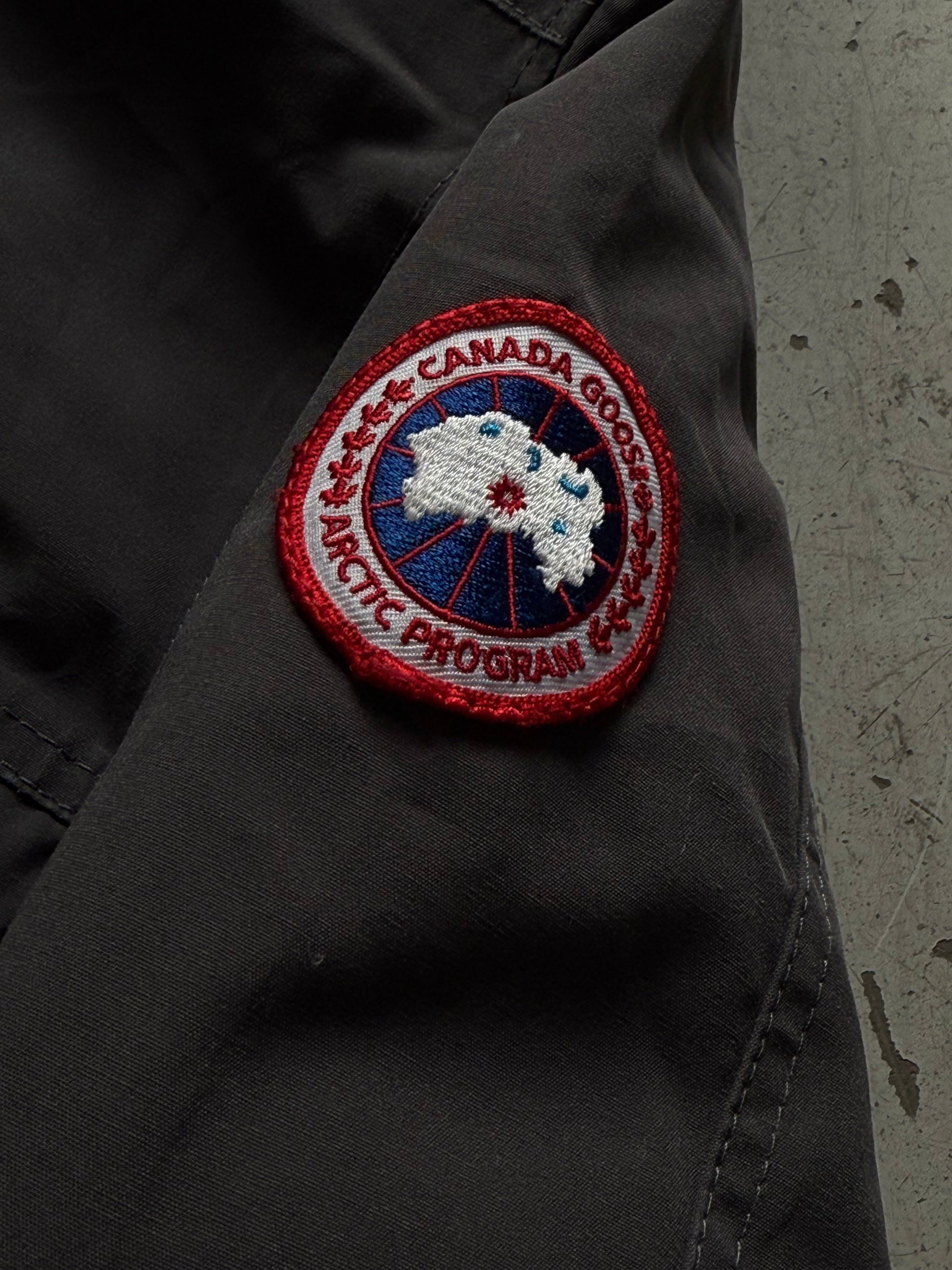 Canada Goose vinterjakke vintage mørkegrå Arctic Program str. Small - Re:Junk Vintage