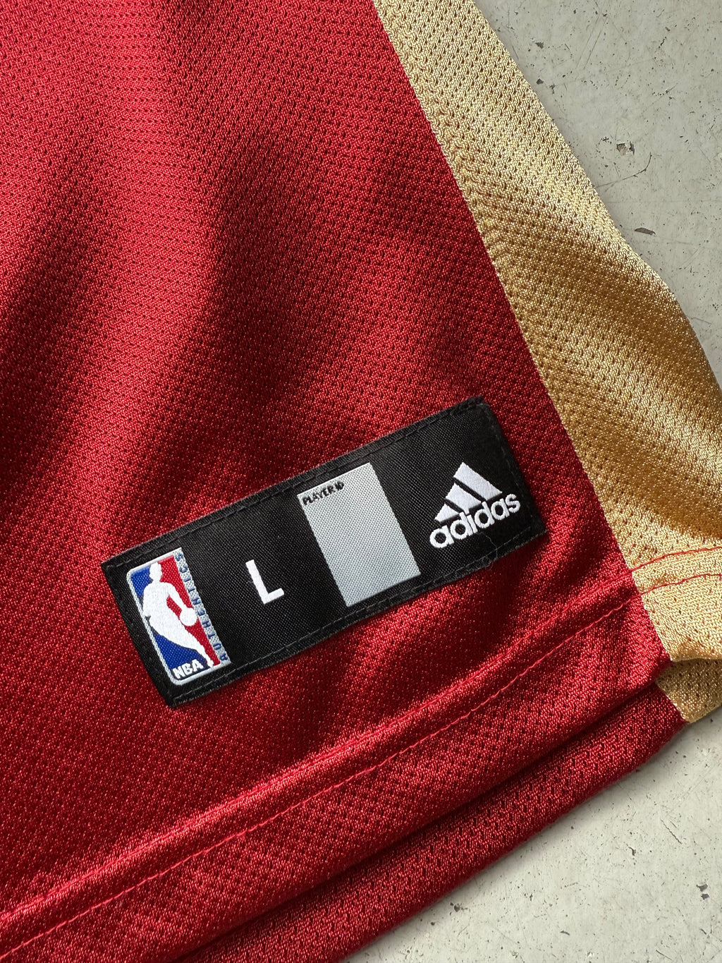 Cleveland Cavaliers | LeBron James 23 | rød | Small - Re:Junk Vintage