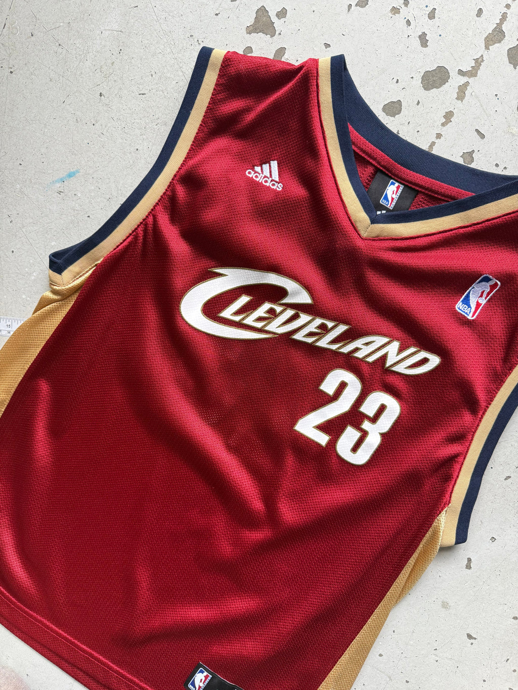 Cleveland Cavaliers | LeBron James 23 | rød | Small - Re:Junk Vintage
