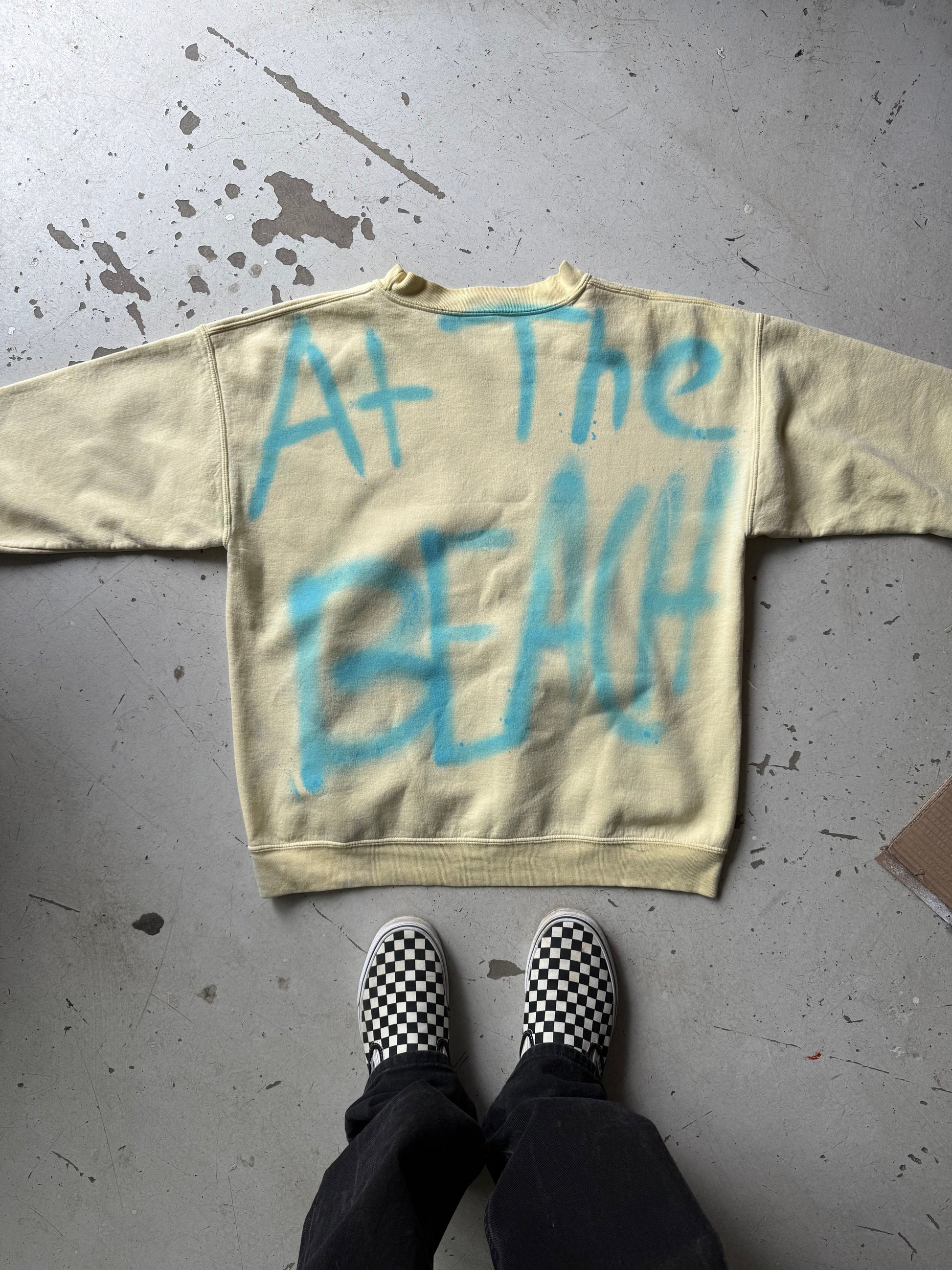Crewneck| Spraypaint | lysegul | Large - Re:Junk Vintage