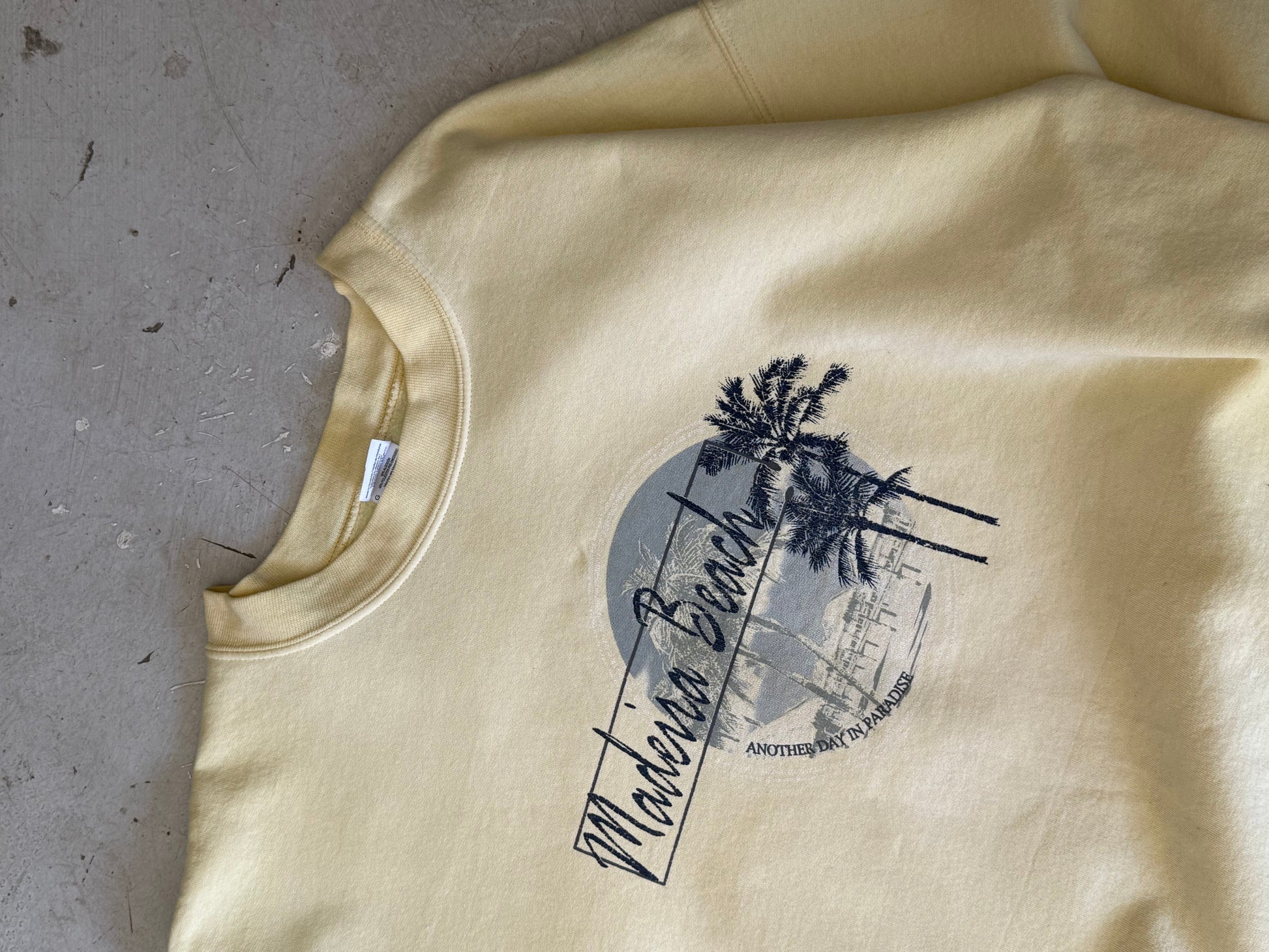 Crewneck| Spraypaint | lysegul | Large - Re:Junk Vintage