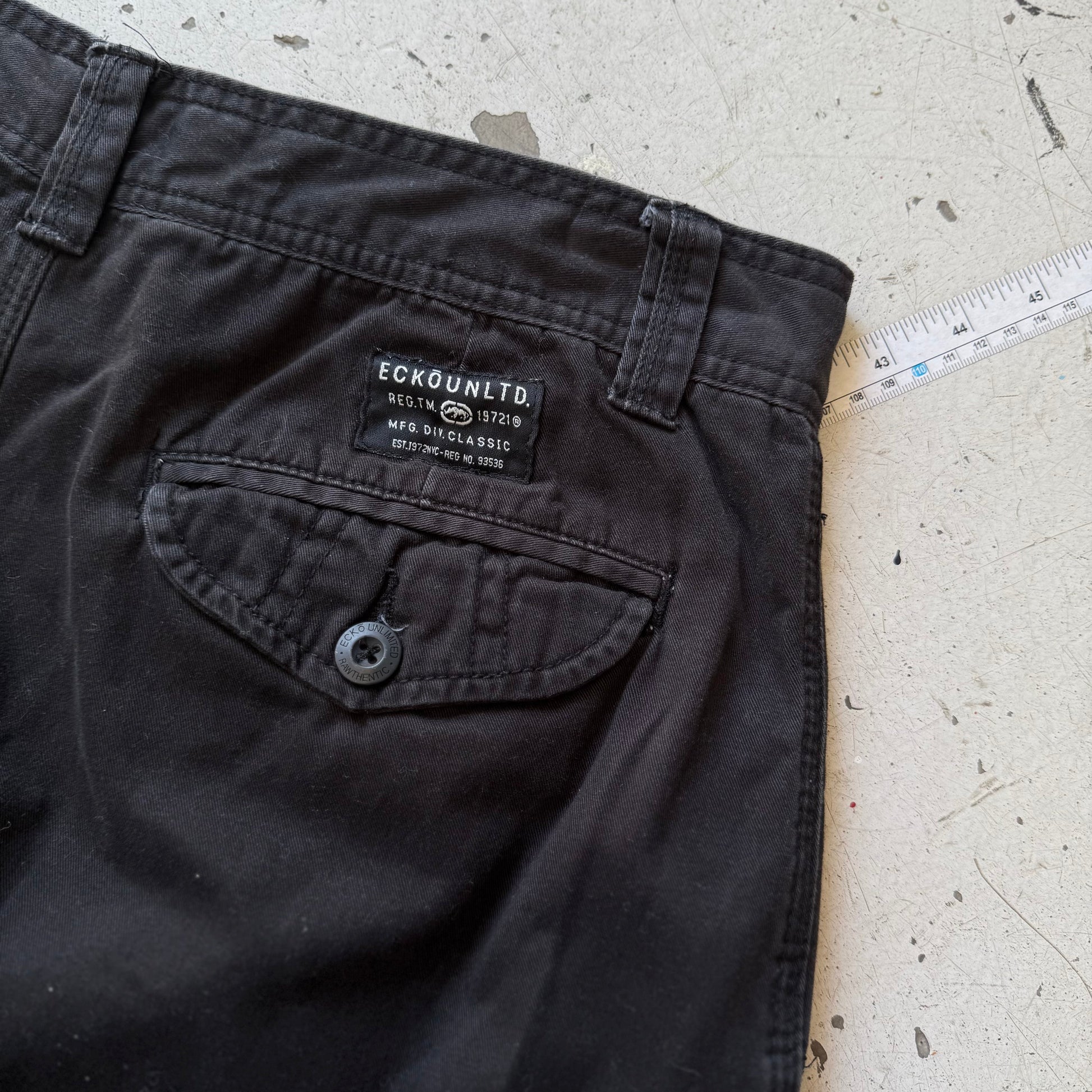 Ecko Unltd. | cargo shorts | sort | W30 - Re:Junk Vintage