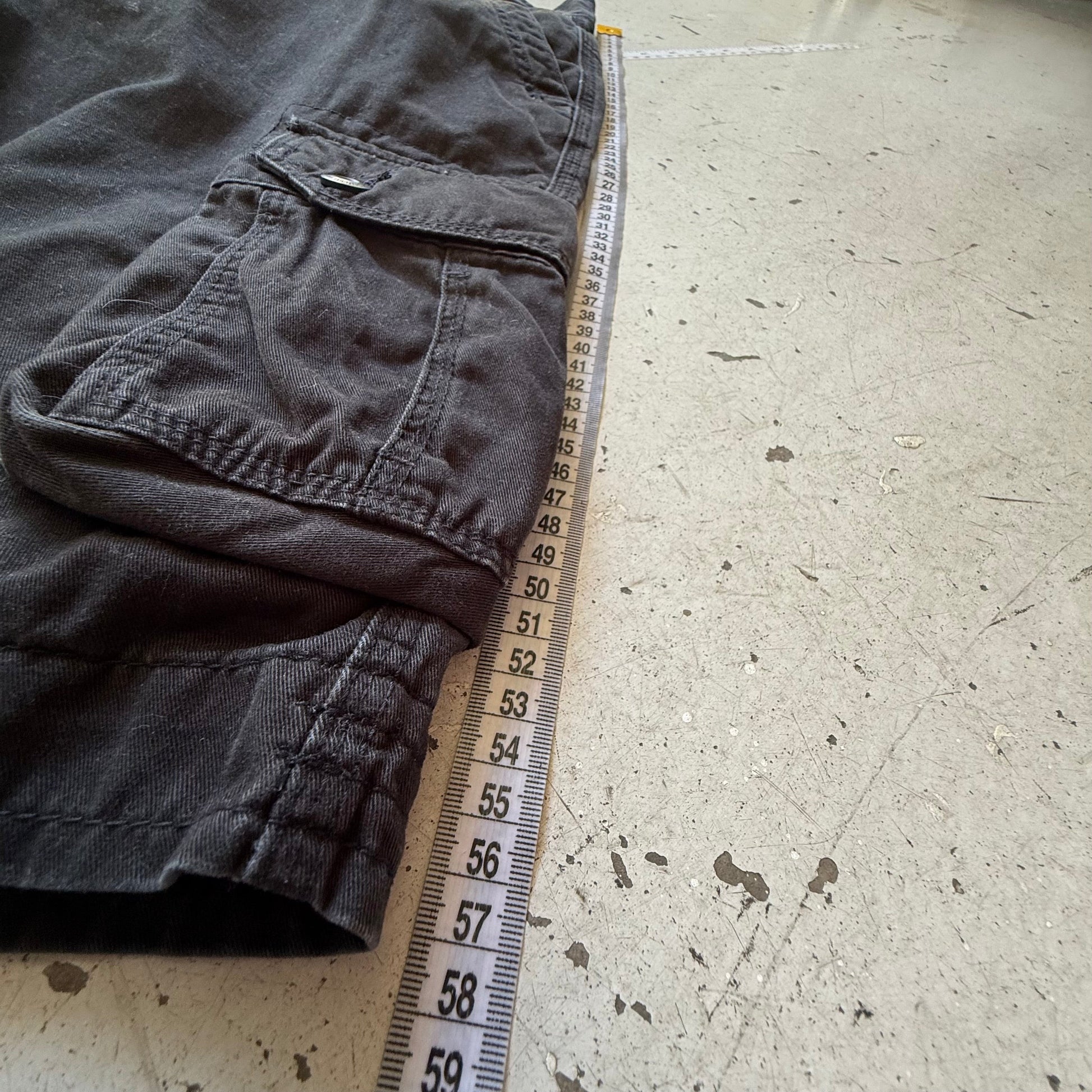 Ecko Unltd. | cargo shorts | sort | W30 - Re:Junk Vintage
