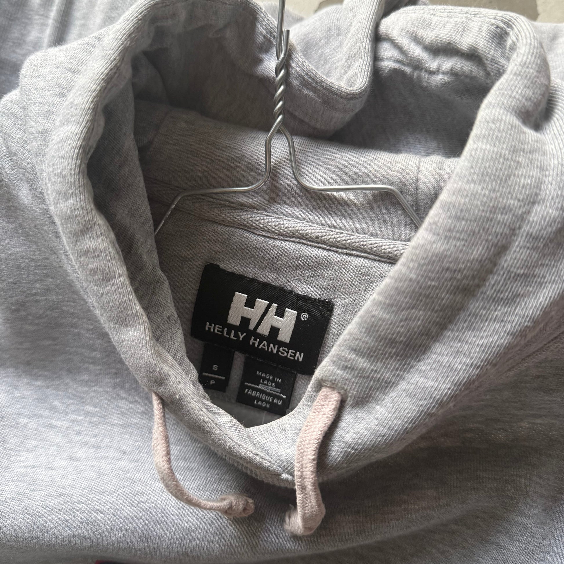 Helly Hansen hoodie – vintage grå hættetrøje med logo (Small) - Re:Junk Vintage
