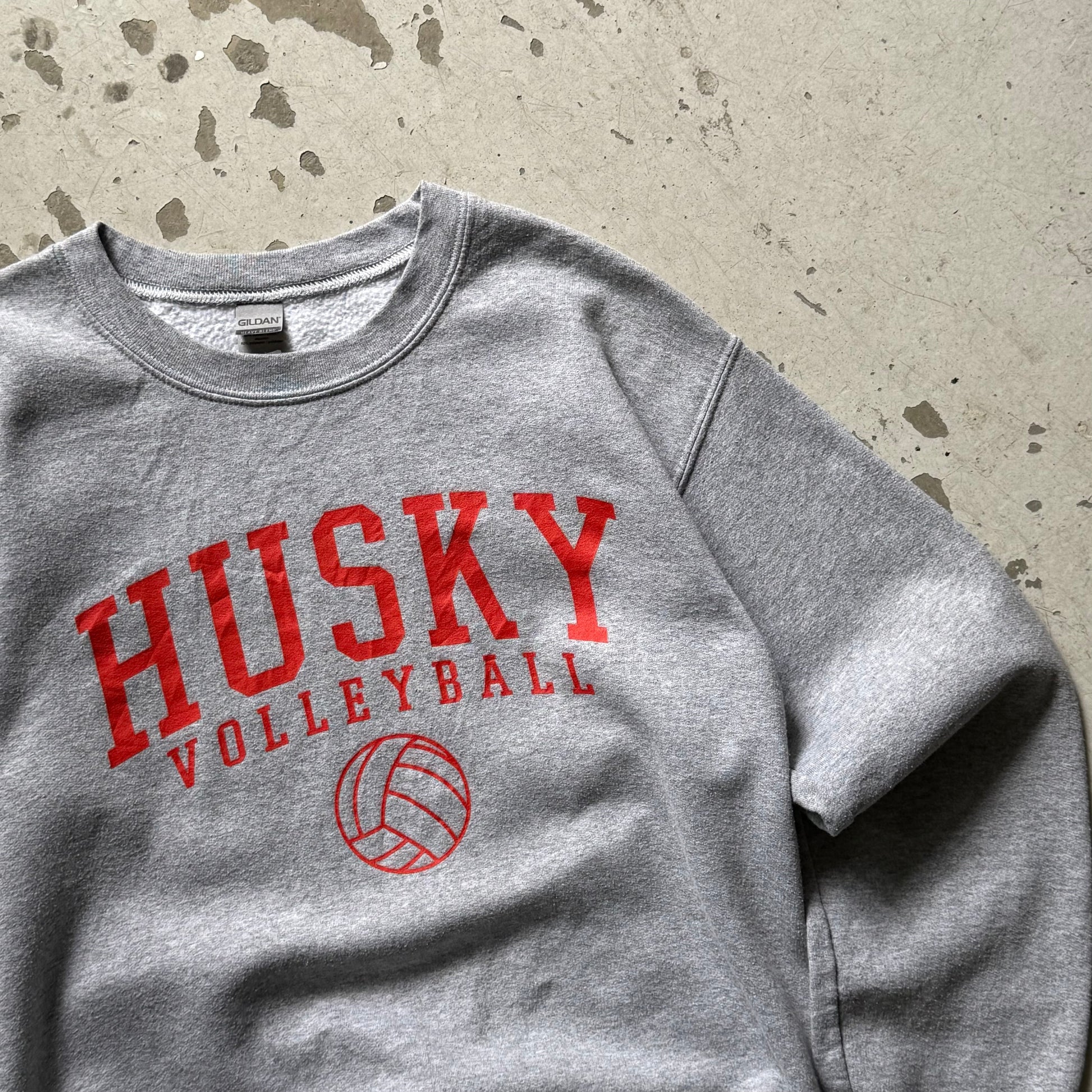 Husky Volleyball Sweatshirt – Grå Vintage College Crewneck (Small) - Re:Junk Vintage
