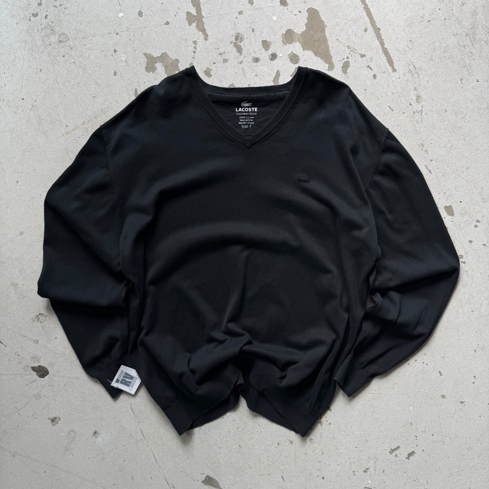 Lacoste sort V - neck sweatshirt – Vintage herretrøje i bomuld (XL) - Re:Junk Vintage