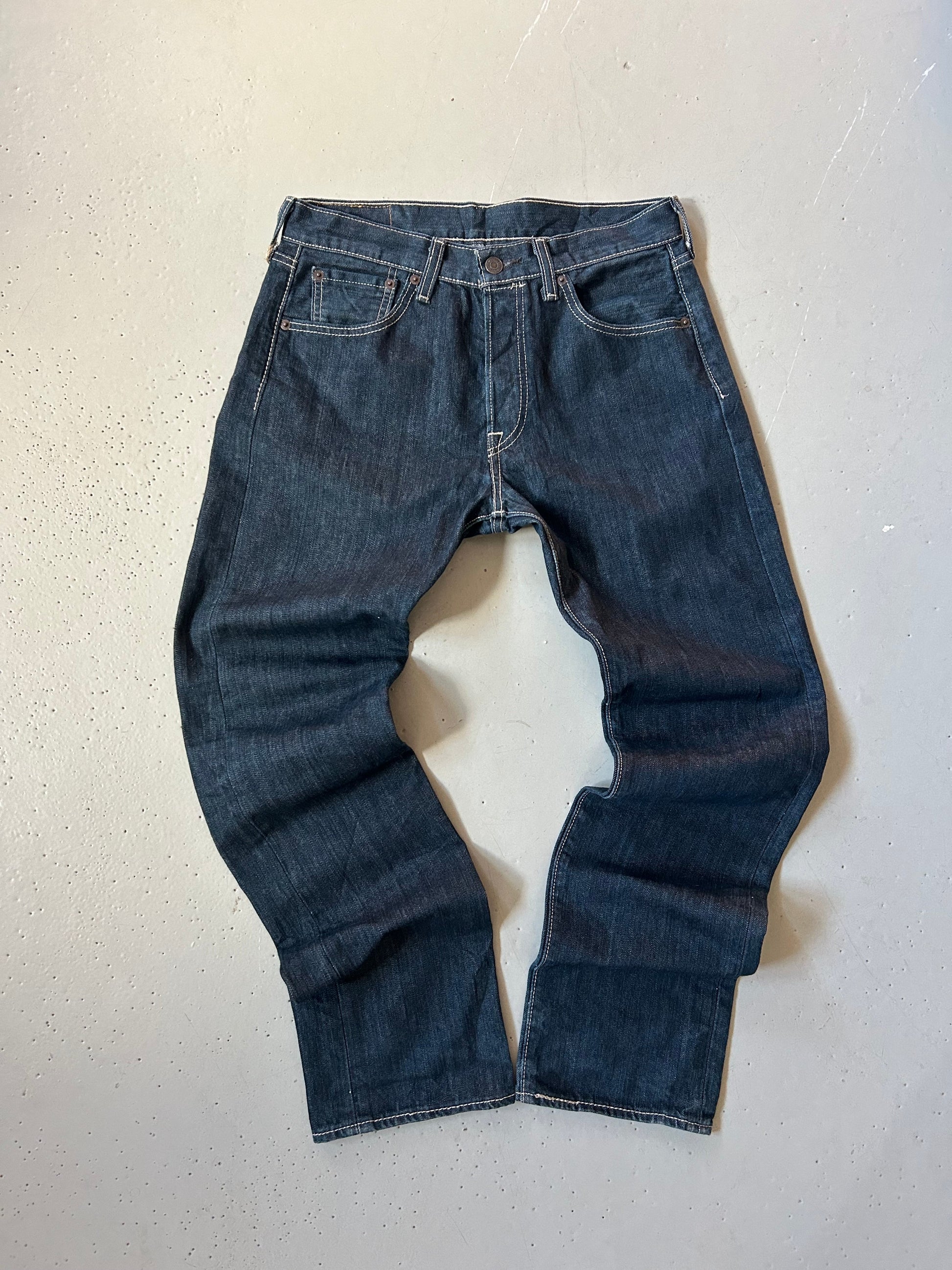 Levi’s 501 vintage jeans W29/L30 – klassisk straight fit denim mørkeblå 90’erne - Re:Junk Vintage