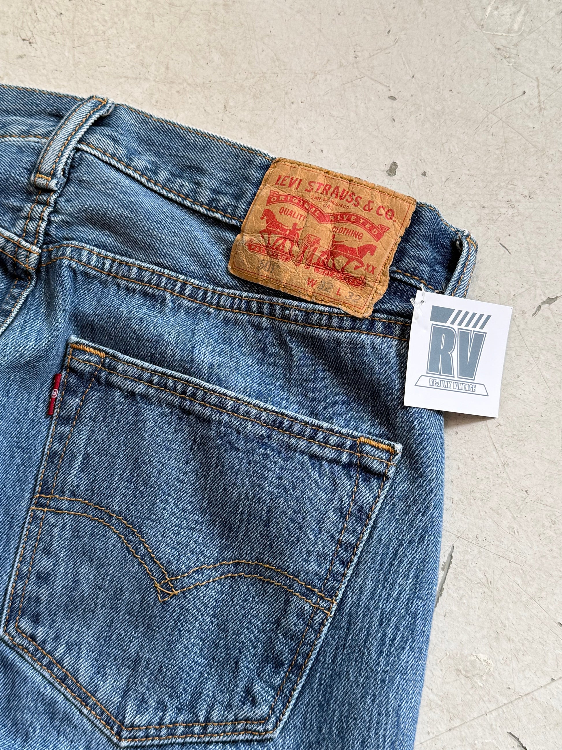 Levi’s 501 vintage jeans W32/L32 – klassisk straight fit denim blå 90’erne - Re:Junk Vintage