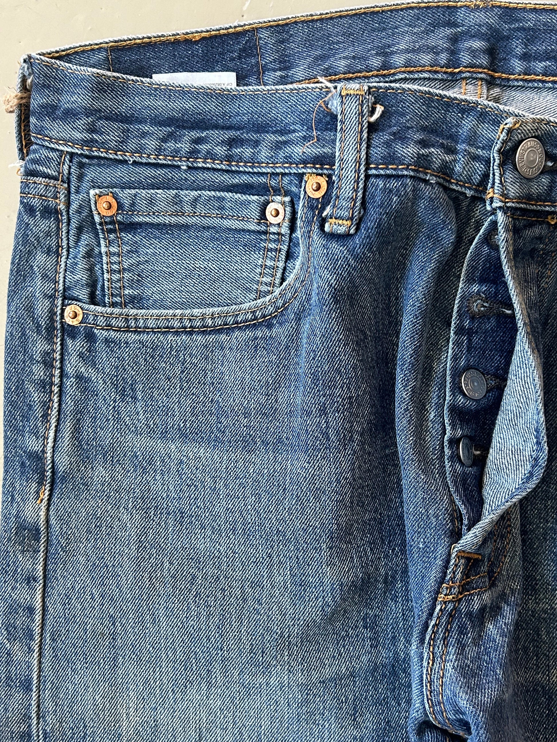 Levi’s 501 vintage jeans W33/L32 – klassisk straight fit denim blå 90’erne - Re:Junk Vintage