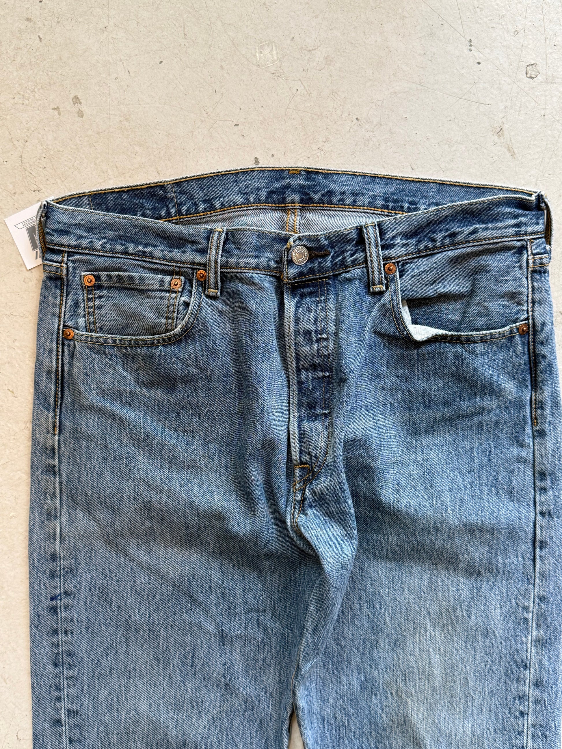 Levi’s 501 vintage jeans W34/L29 – klassisk straight fit denim blå 90’erne - Re:Junk Vintage