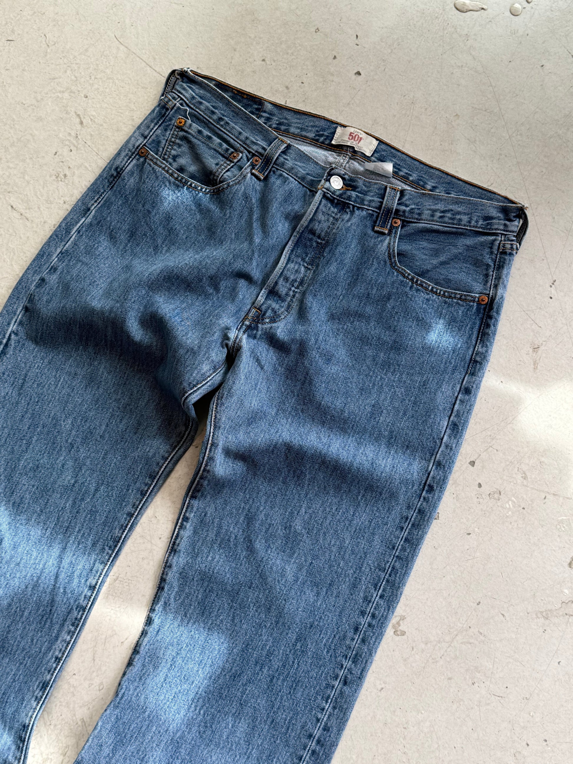 Levi’s 501 vintage jeans W34/L30 – klassisk straight fit denim blå 90’erne - Re:Junk Vintage