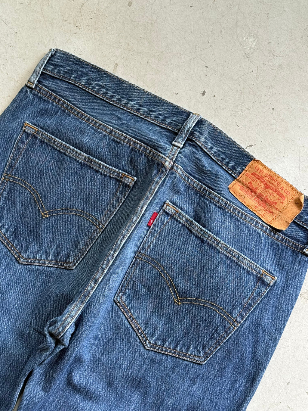 Levi’s 501 vintage jeans W34/L30 – klassisk straight fit denim blå 90’erne - Re:Junk Vintage