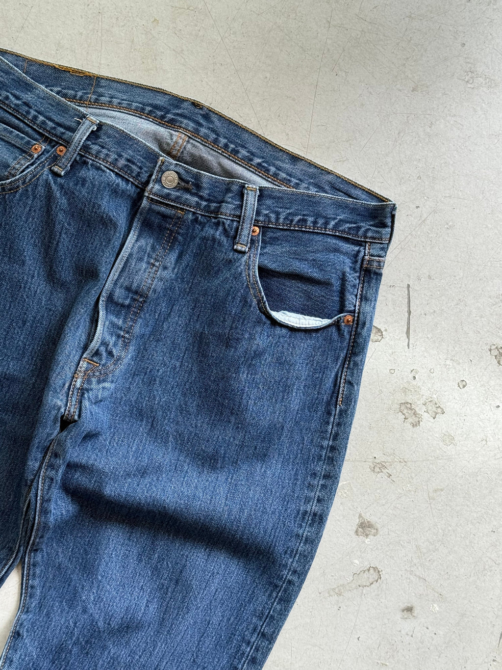 Levi’s 501 vintage jeans W34/L30 – klassisk straight fit denim blå 90’erne - Re:Junk Vintage