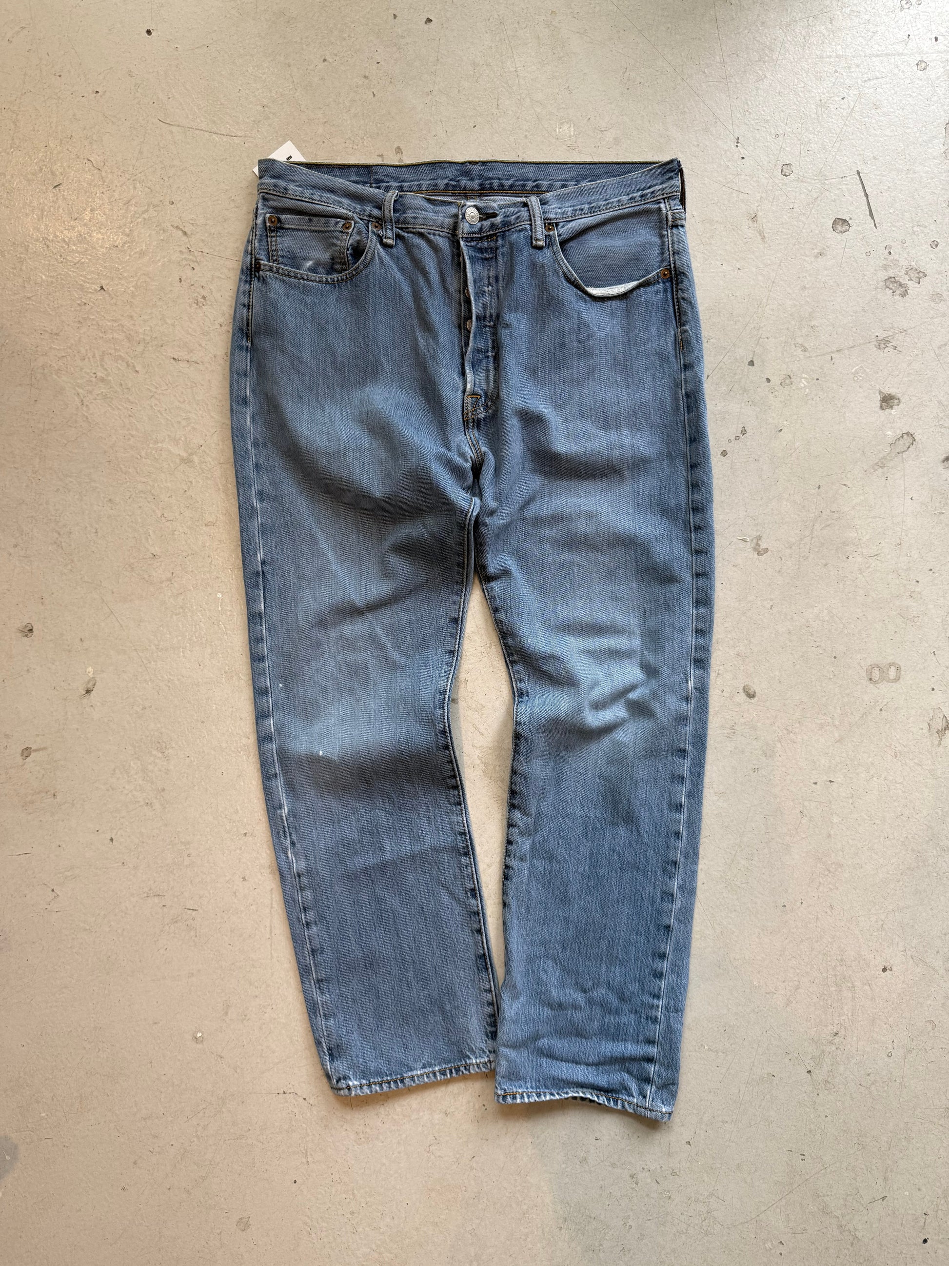 Levi’s 501 vintage jeans W34/L30 – klassisk straight fit denim blå 90’erne - Re:Junk Vintage