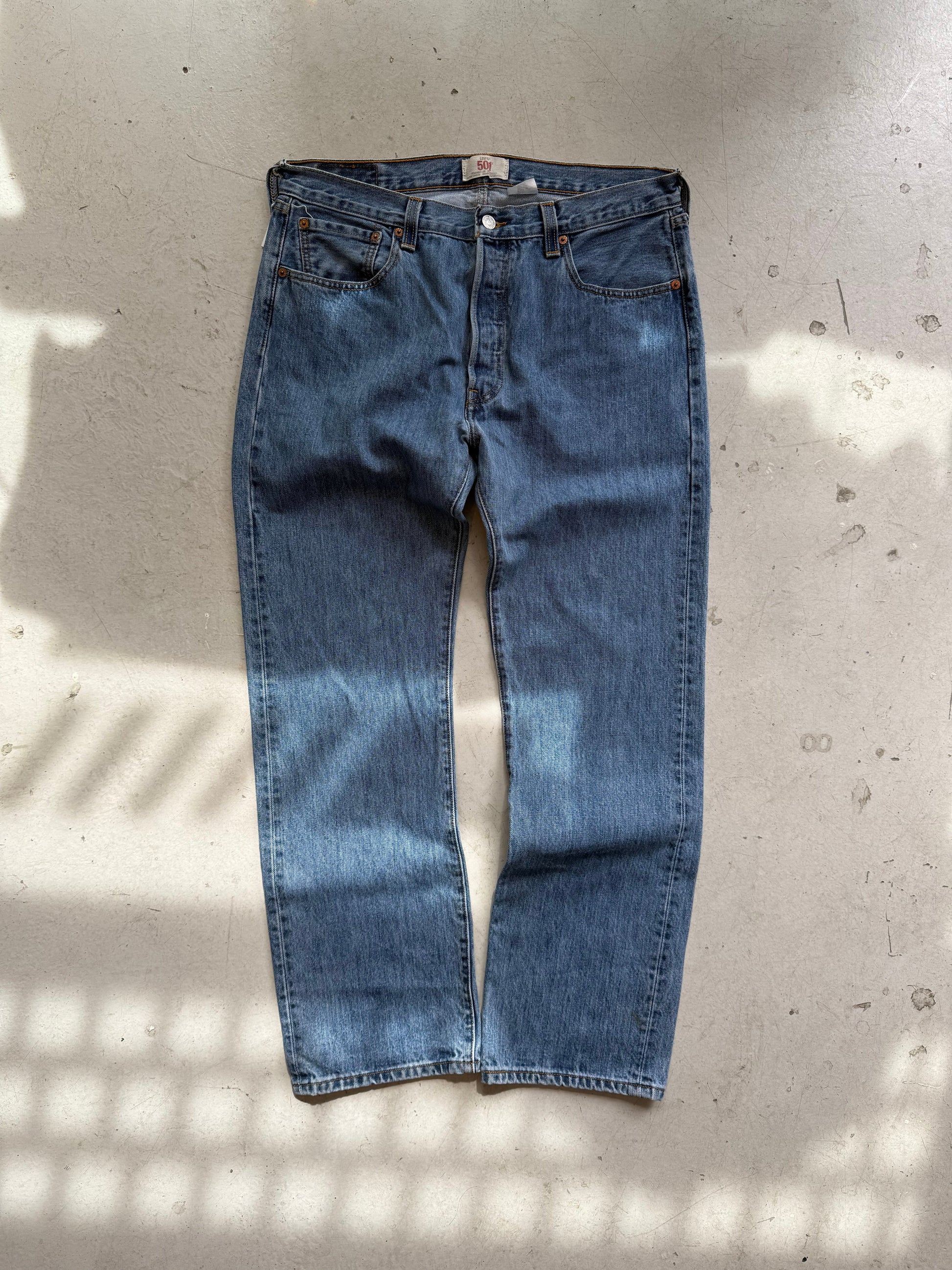 Levi’s 501 vintage jeans W34/L30 – klassisk straight fit denim blå 90’erne - Re:Junk Vintage