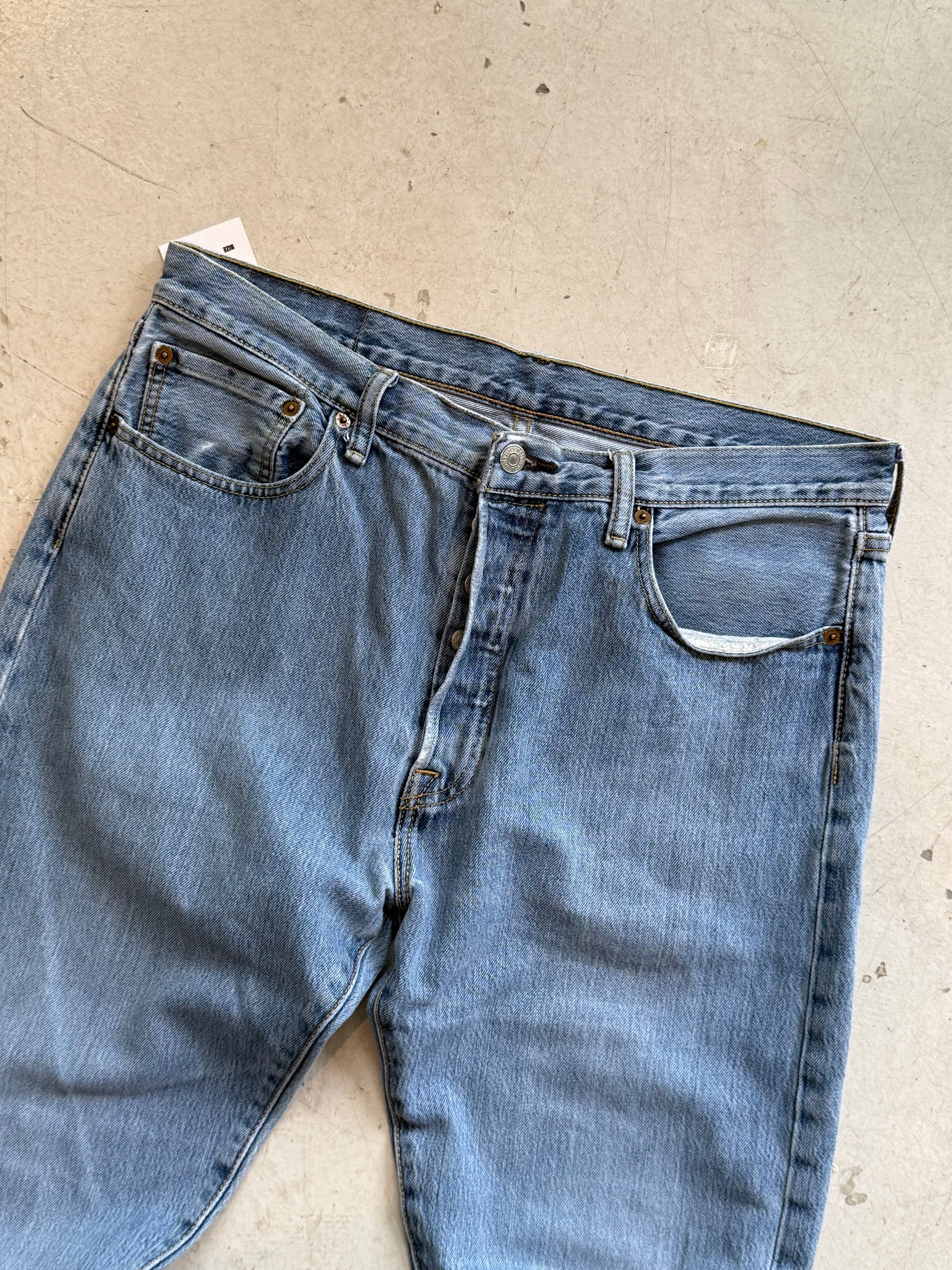 Levi’s 501 vintage jeans W34/L30 – klassisk straight fit denim blå 90’erne - Re:Junk Vintage