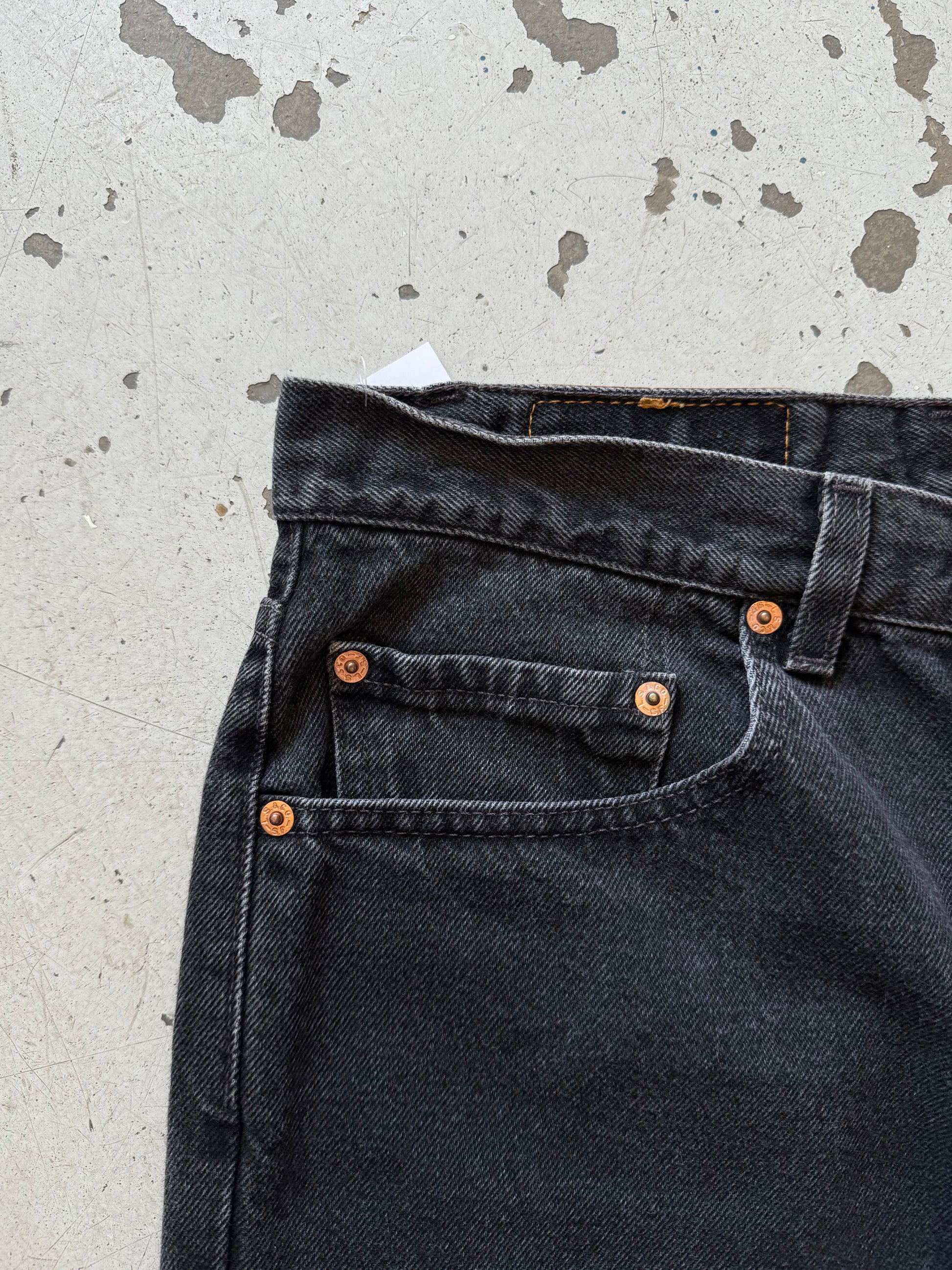 Levi’s 550 | denim shorts | sort | W31 - Re:Junk Vintage
