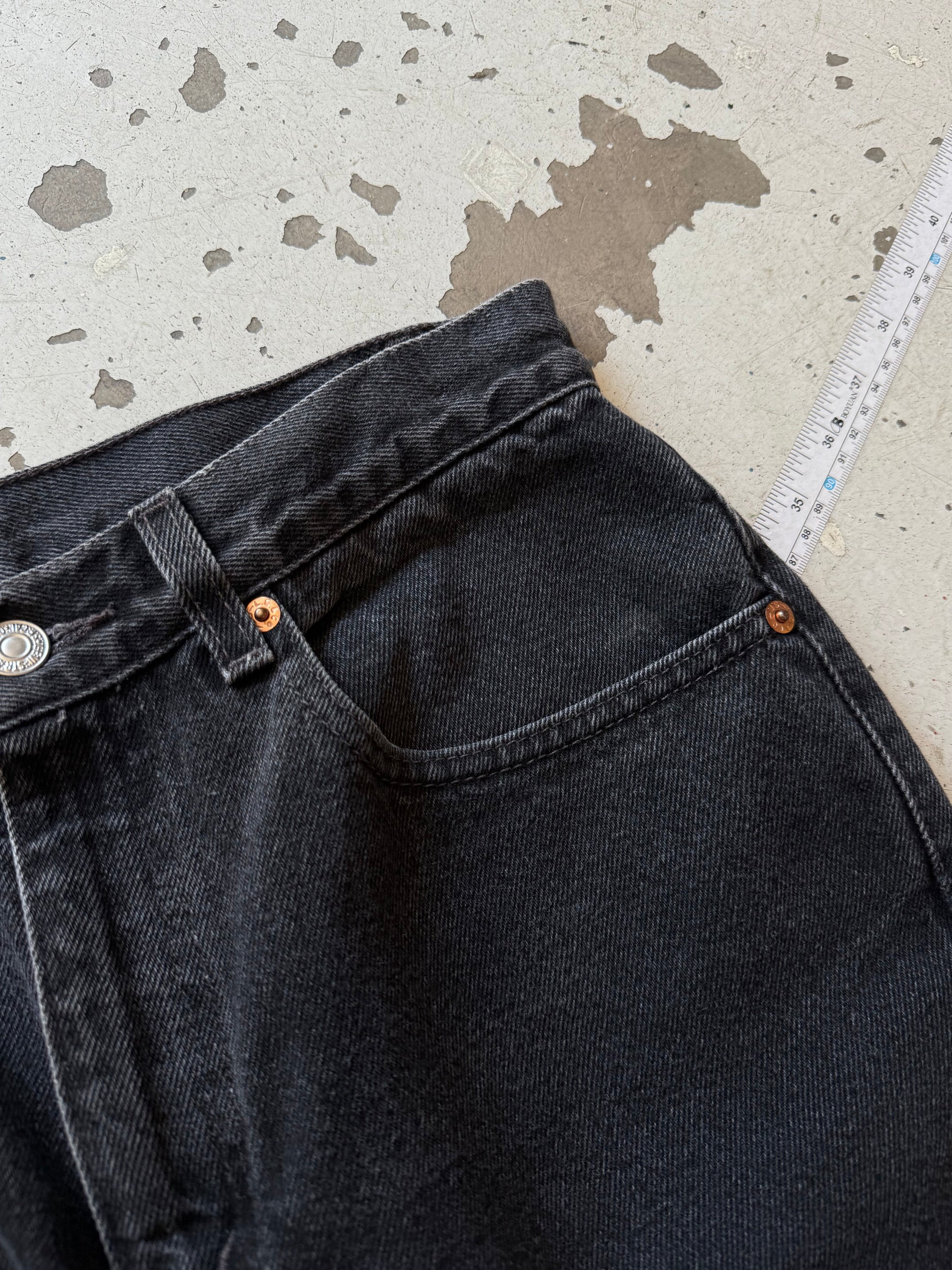 Levi’s 550 | denim shorts | sort | W31 - Re:Junk Vintage