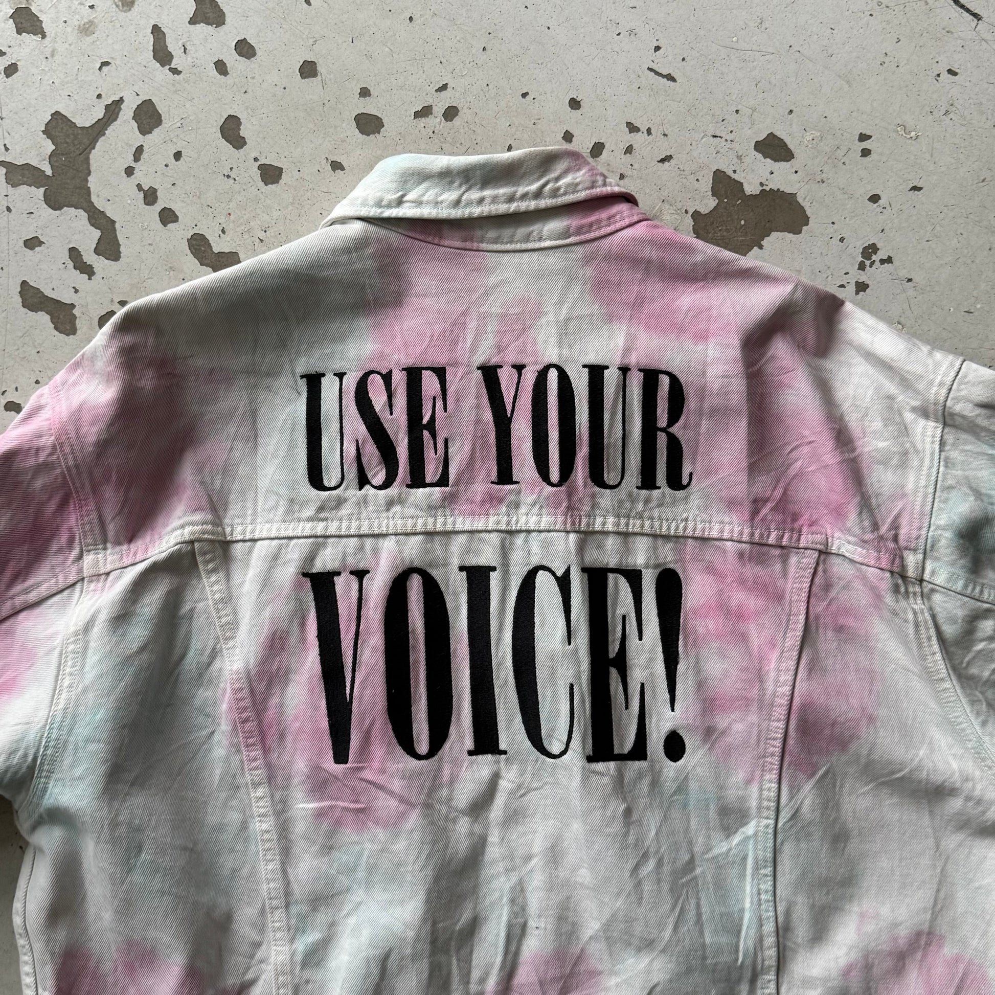 Levi’s Premium | tie dye denimjakke | hvid/pink| Large - Re:Junk Vintage