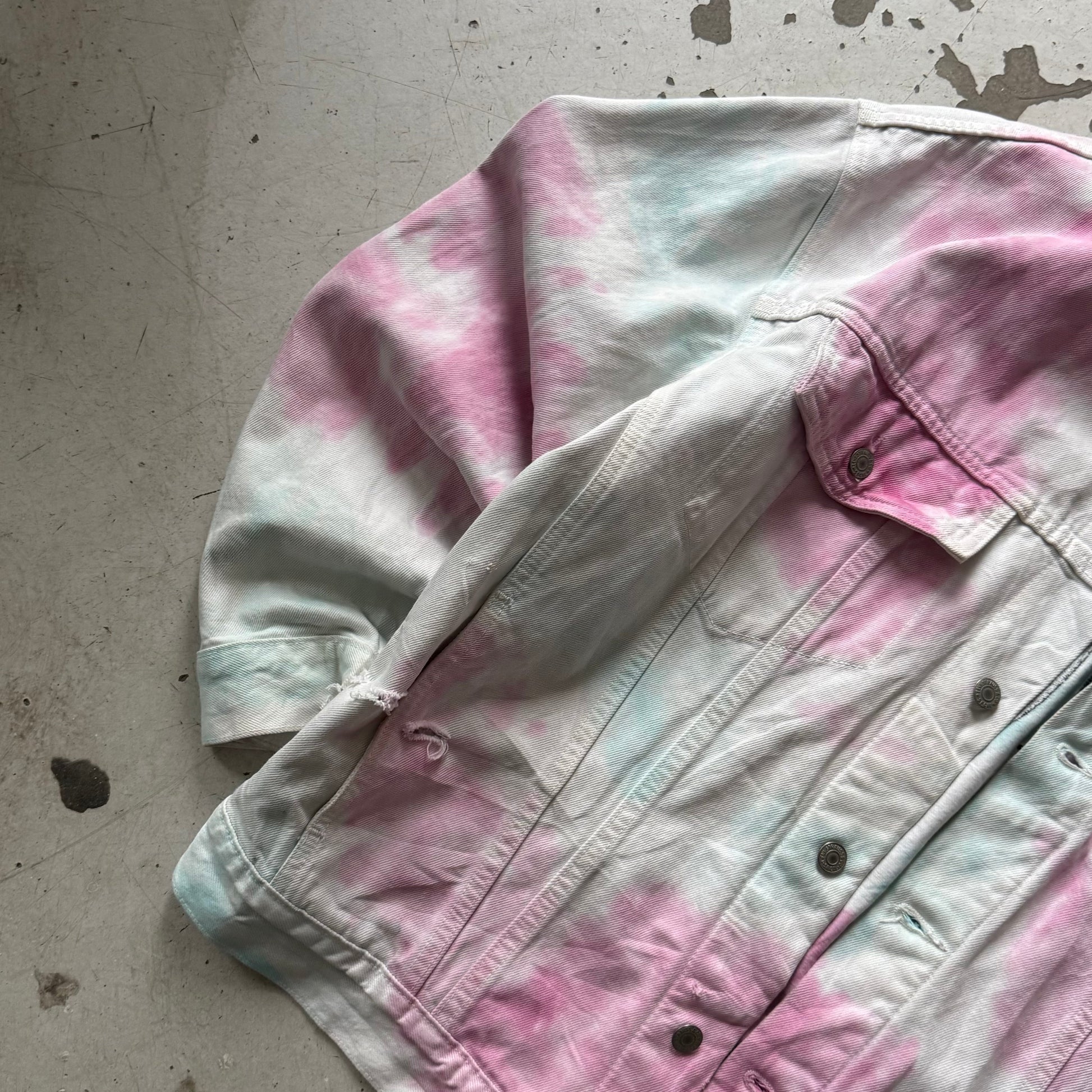 Levi’s Premium | tie dye denimjakke | hvid/pink| Large - Re:Junk Vintage