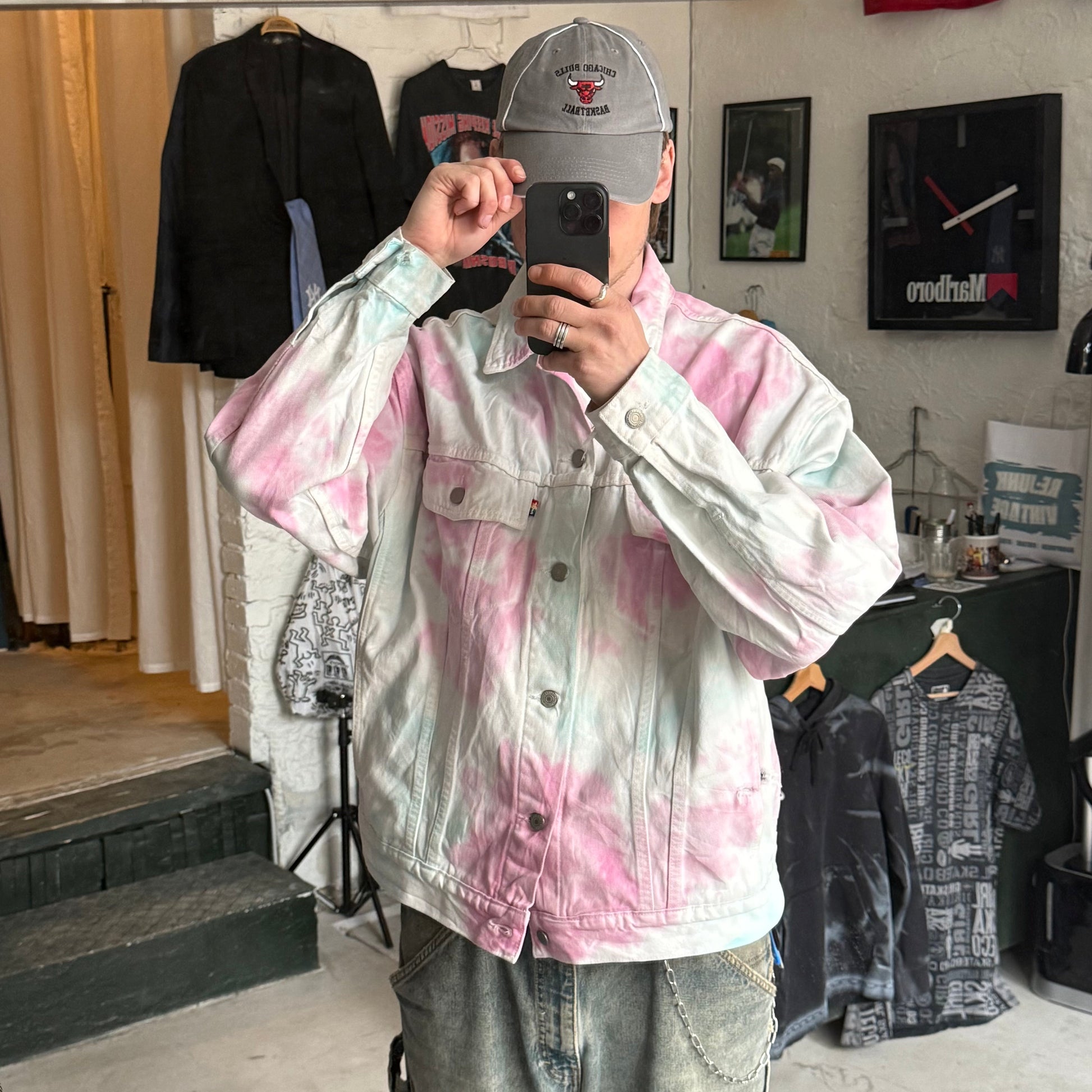 Levi’s Premium | tie dye denimjakke | hvid/pink| Large - Re:Junk Vintage