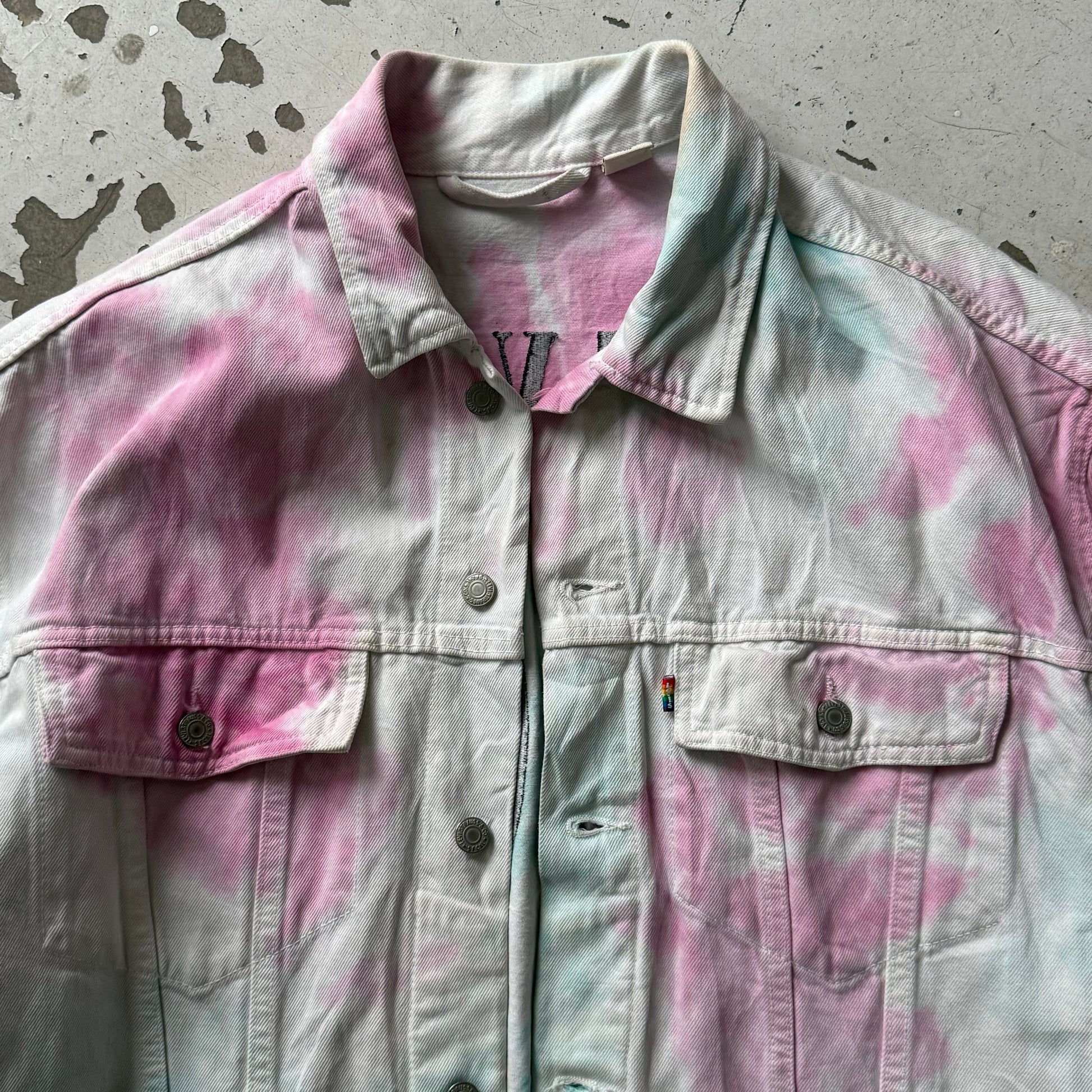 Levi’s Premium | tie dye denimjakke | hvid/pink| Large - Re:Junk Vintage